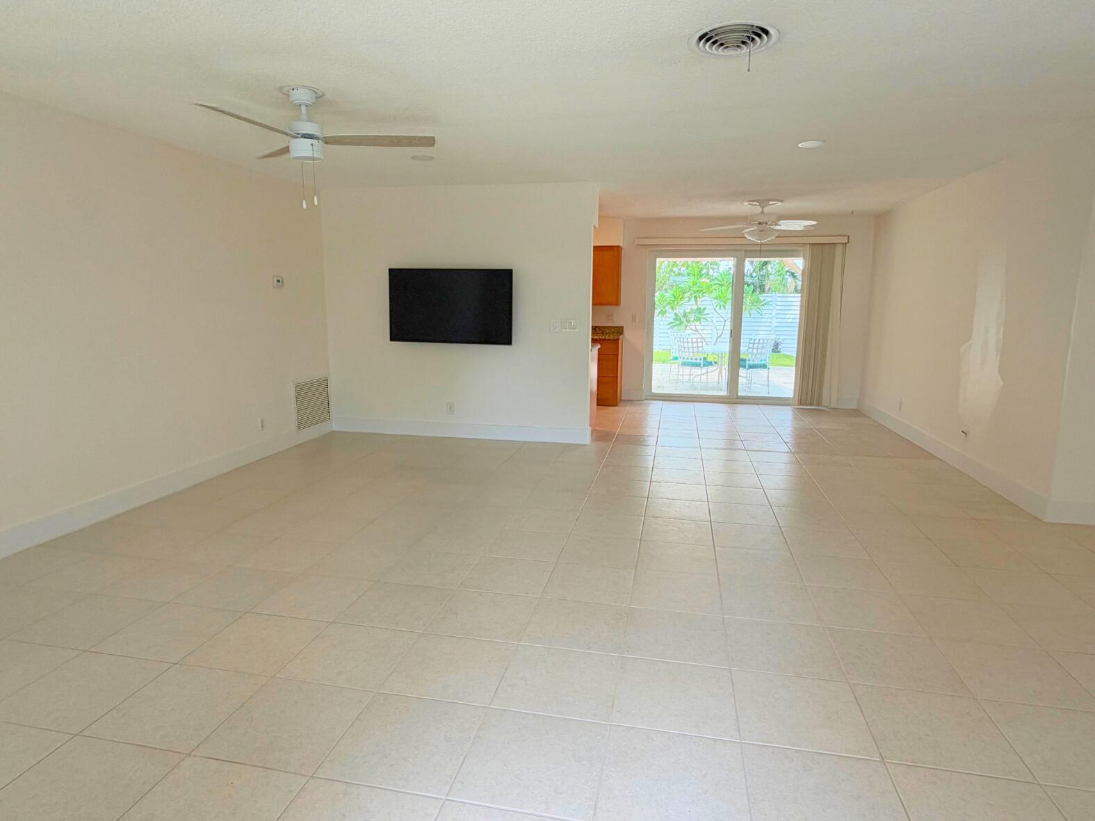 1260 Manor Drive Property Photo 8