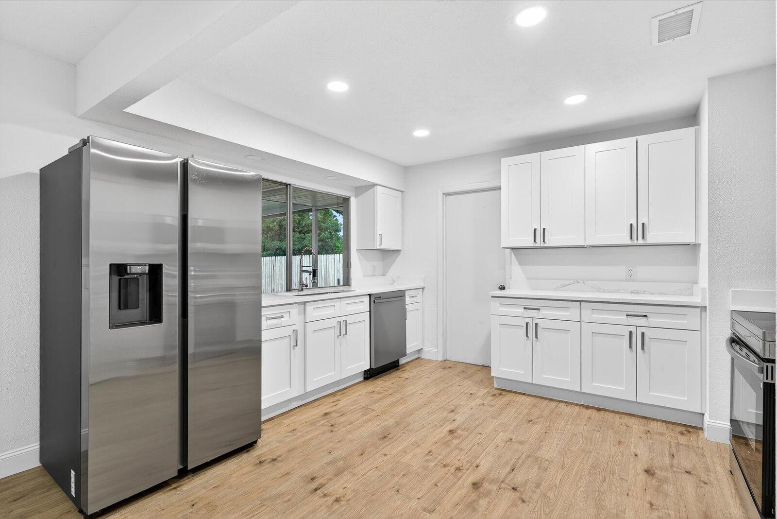 1461 Mariposa Drive Ne Property Photo 1