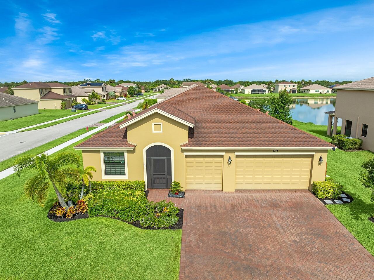 1075 N Verona Trace Drive Property Photo 1