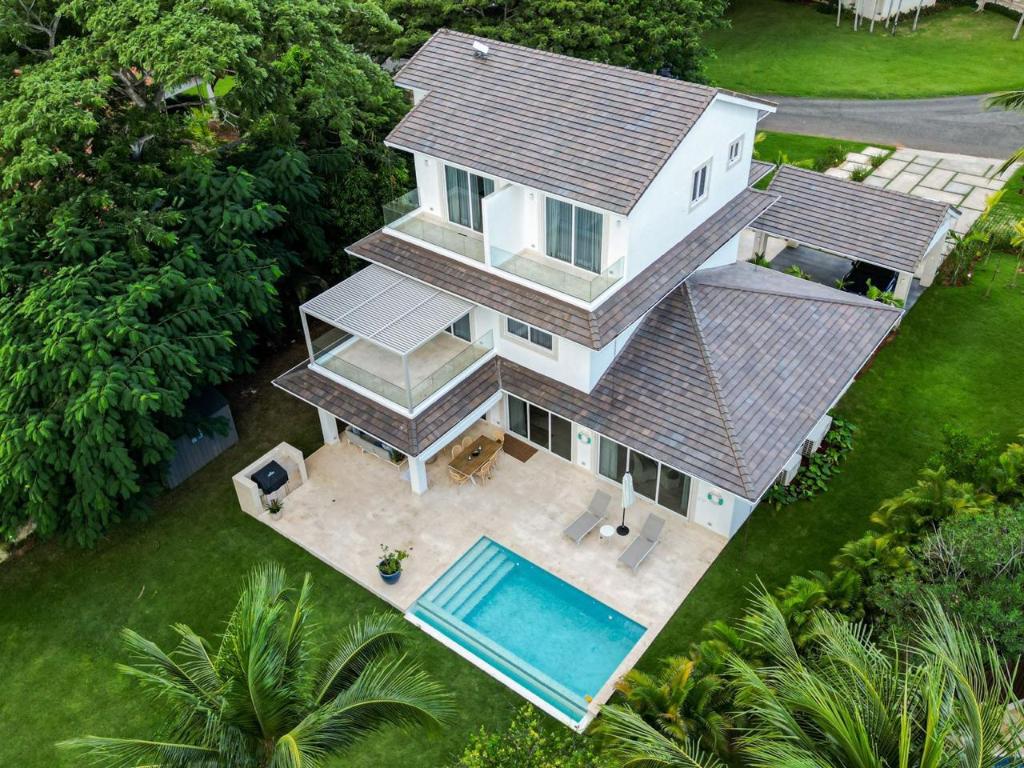 33 00 Property Photo 1