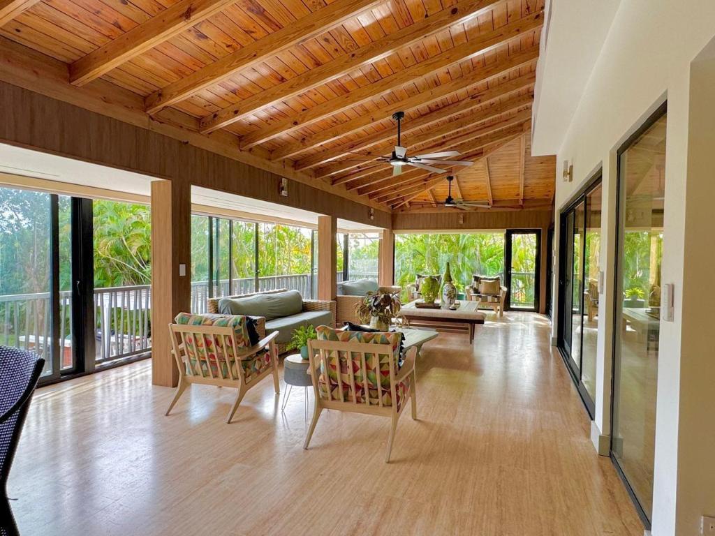 27 00 Property Photo 17