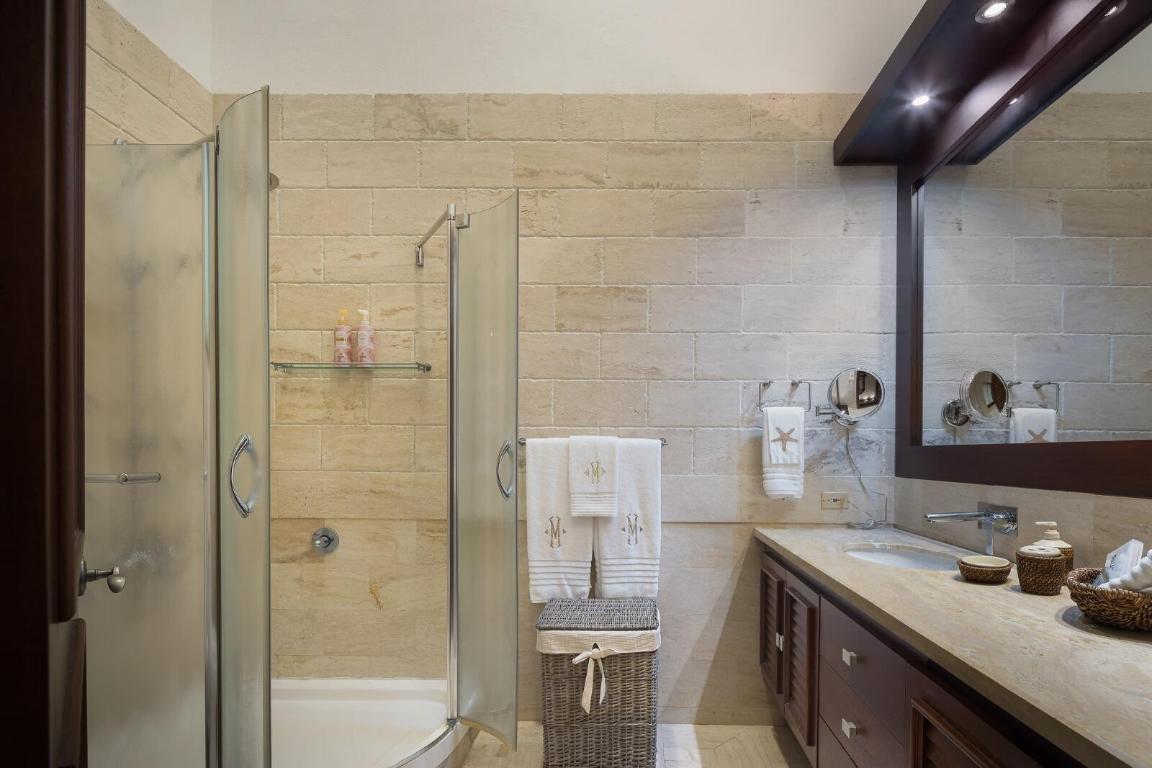 27 37 Property Photo 26