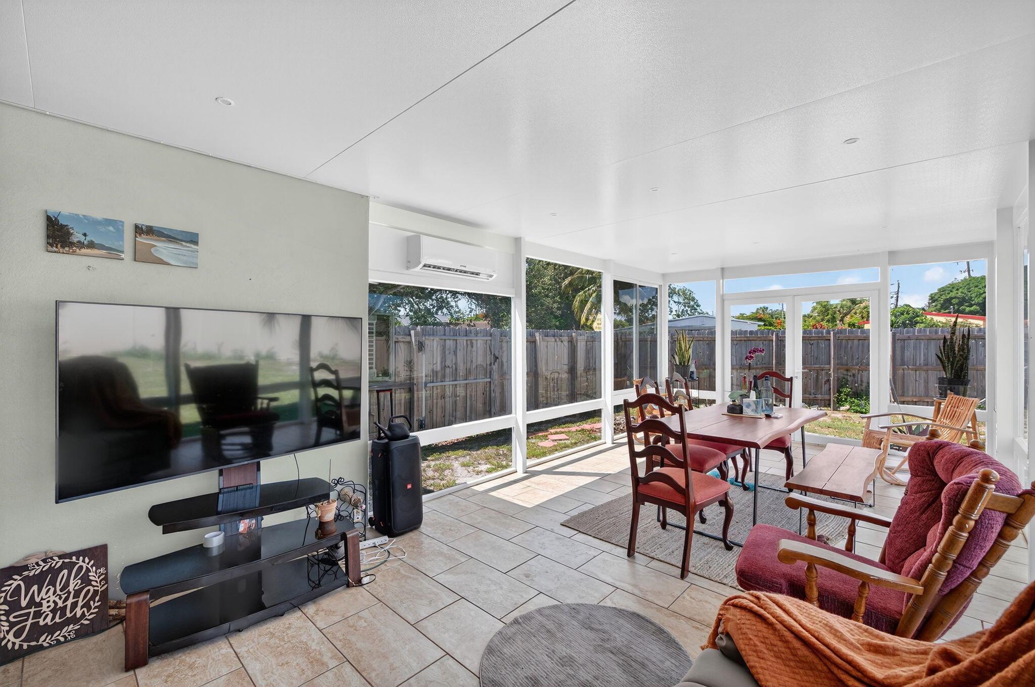 300 Sw 25th Avenue Property Photo 1