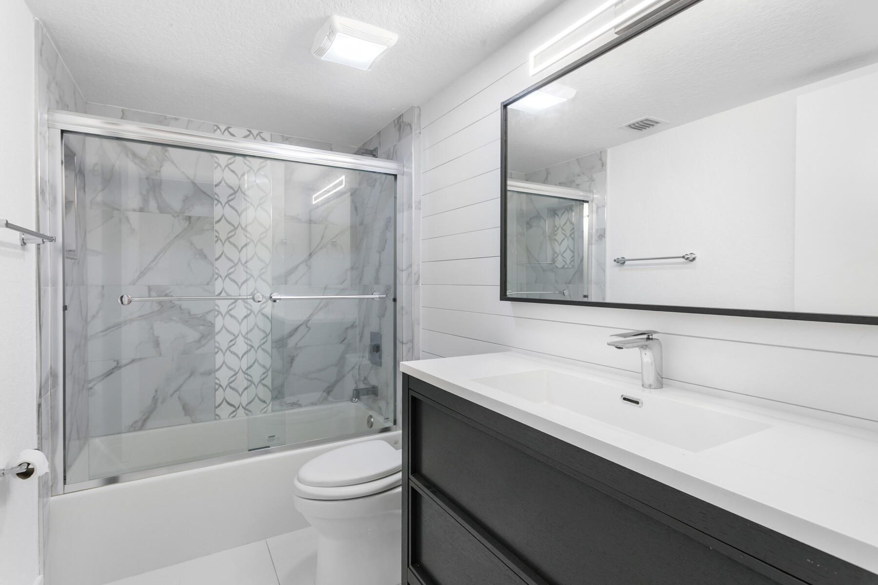 601 Seafarer Circle 101 Property Photo 4