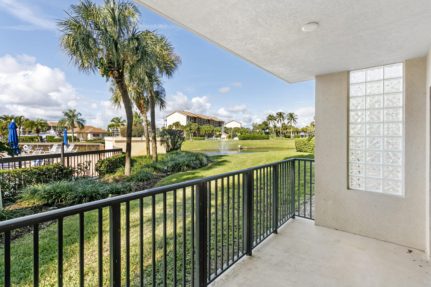 601 Seafarer Circle 101 Property Photo 17