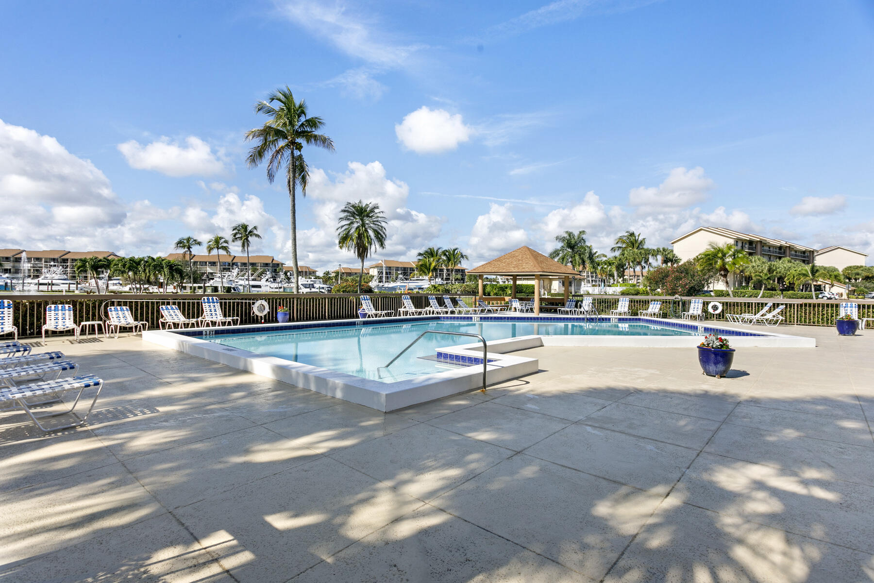 601 Seafarer Circle 101 Property Photo 22