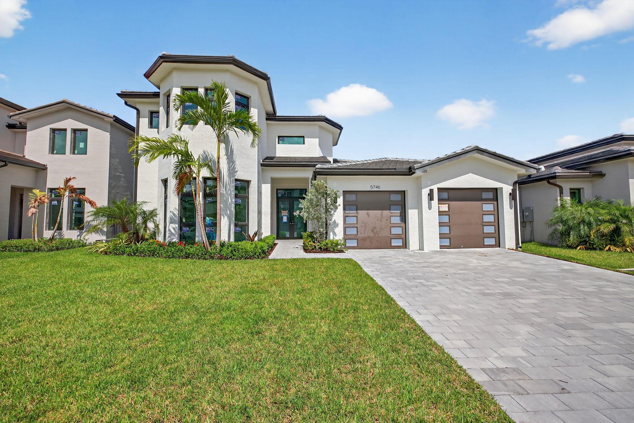 5746 Ashwood Circle W Property Photo 1