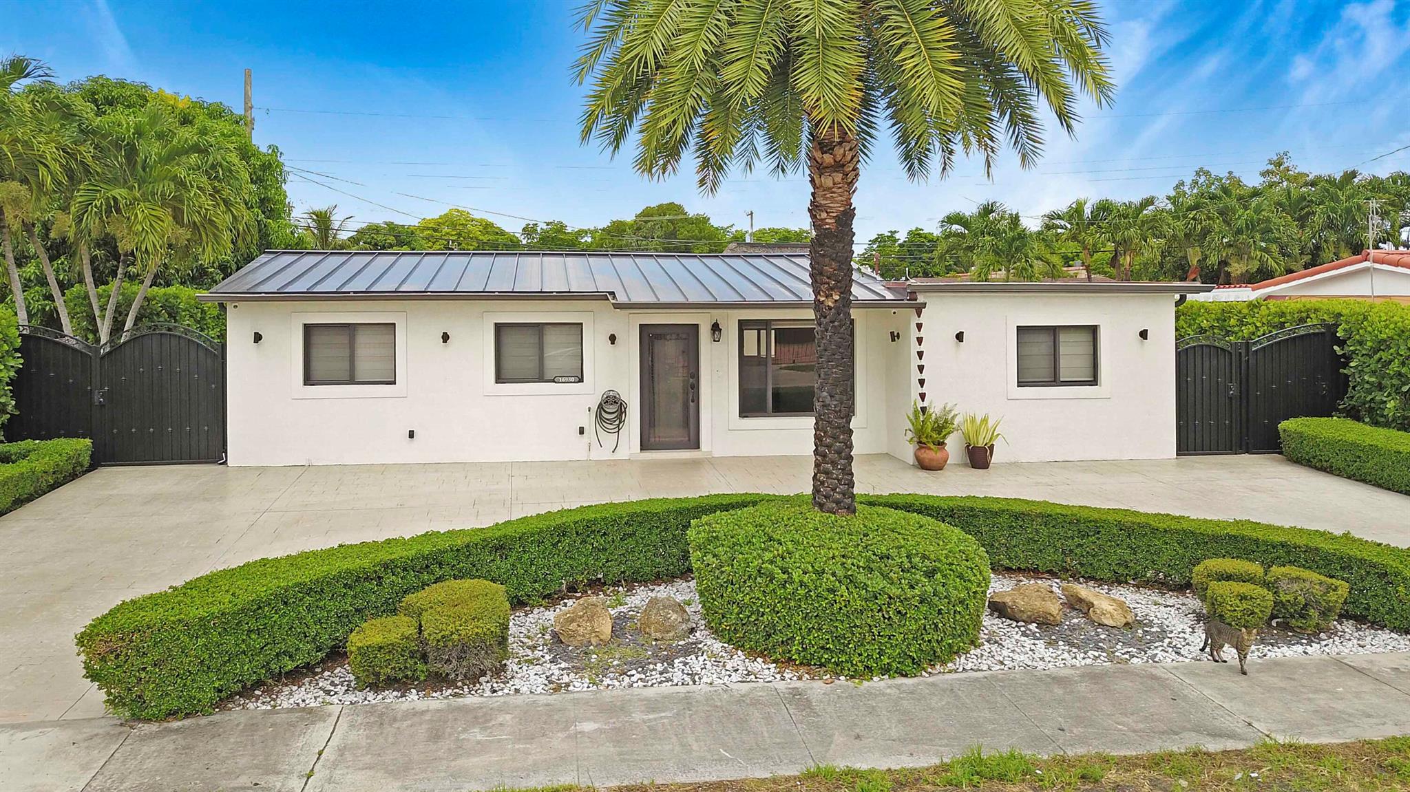 16930 Nw 54th Avenue Property Photo 1