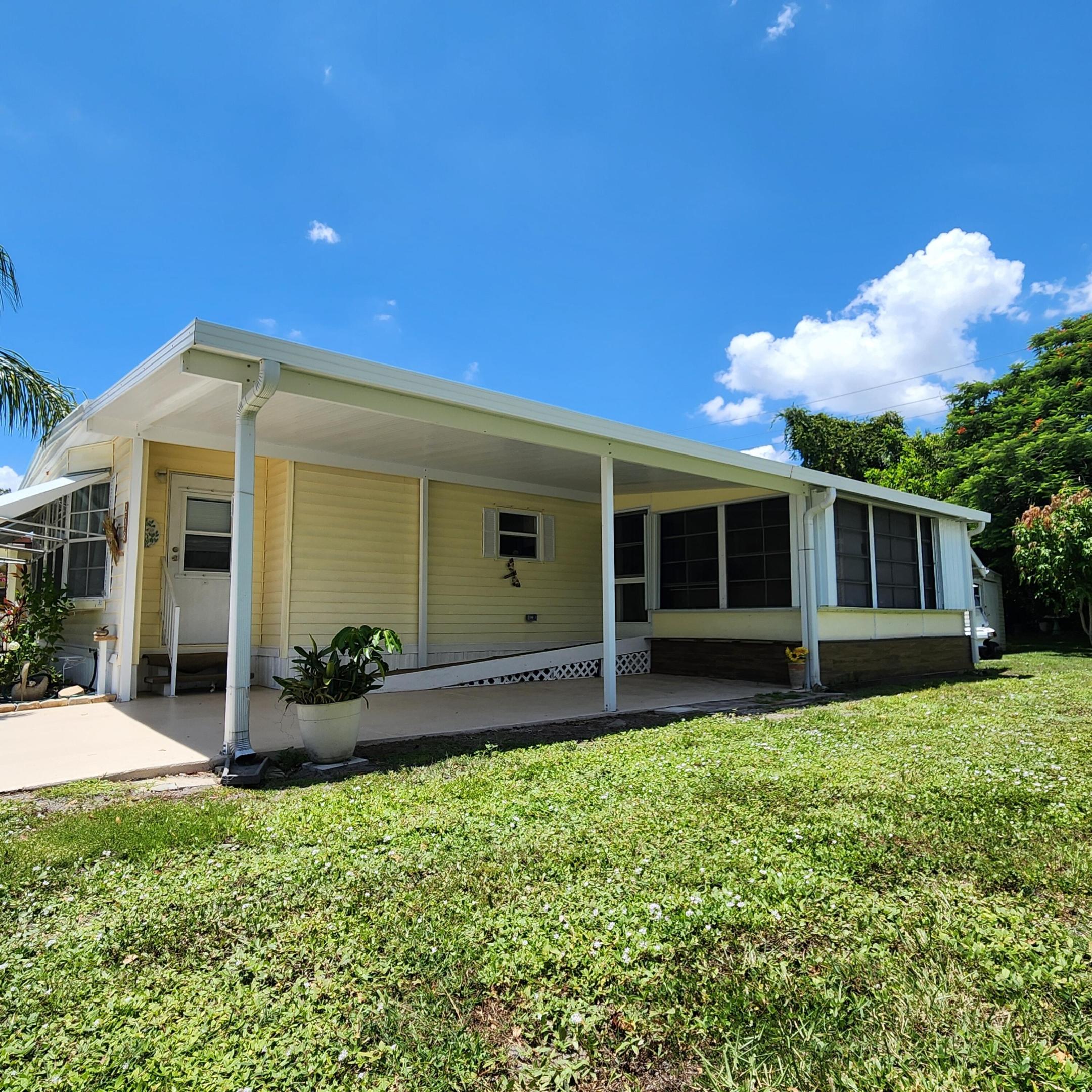 218 W Caribbean Property Photo 1
