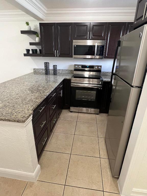 6034 Fores Hill Blvd 101 Property Photo 2