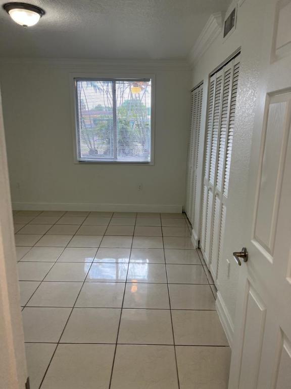 6034 Fores Hill Blvd 101 Property Photo 4