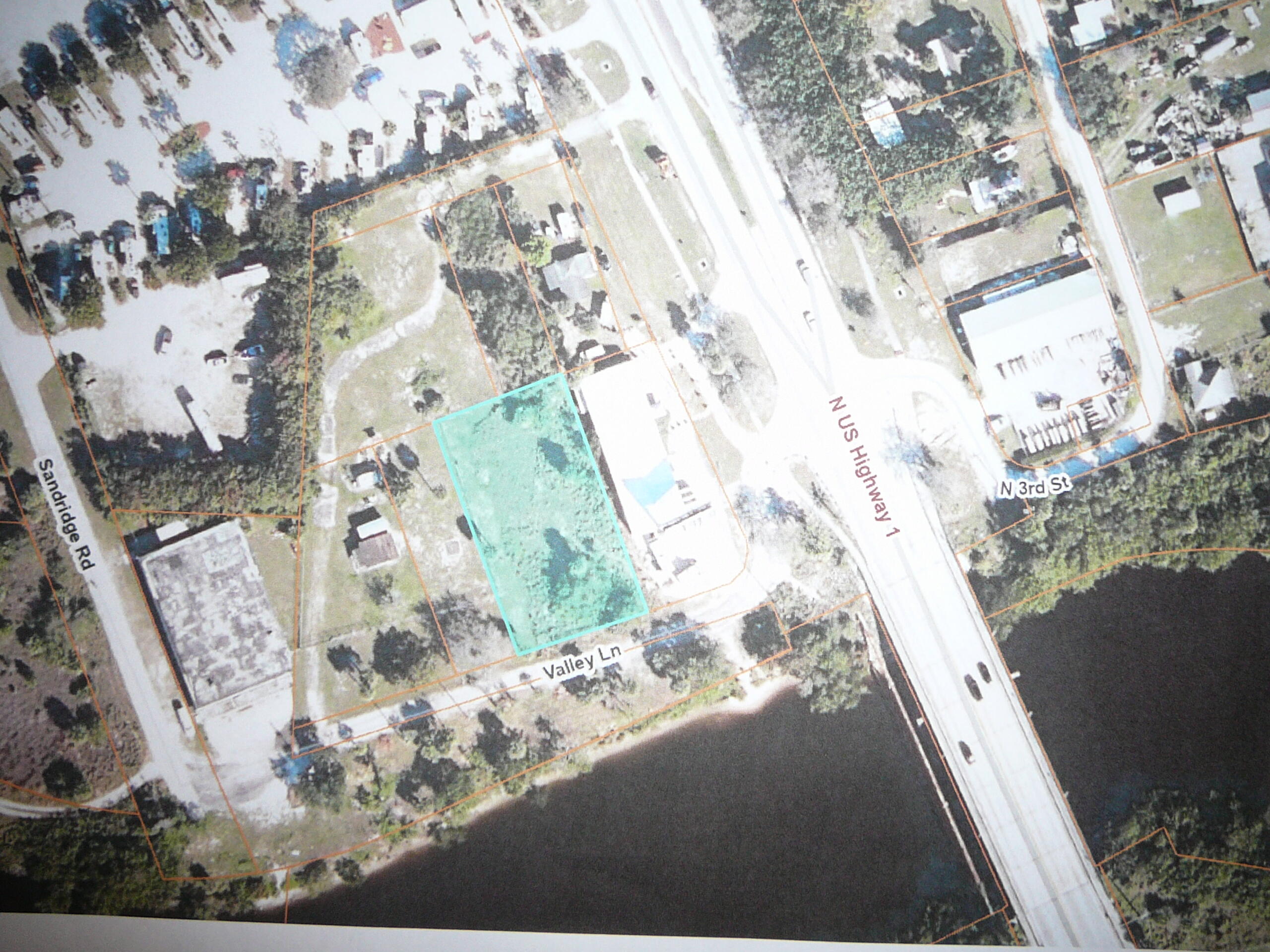 904 Valley Lane