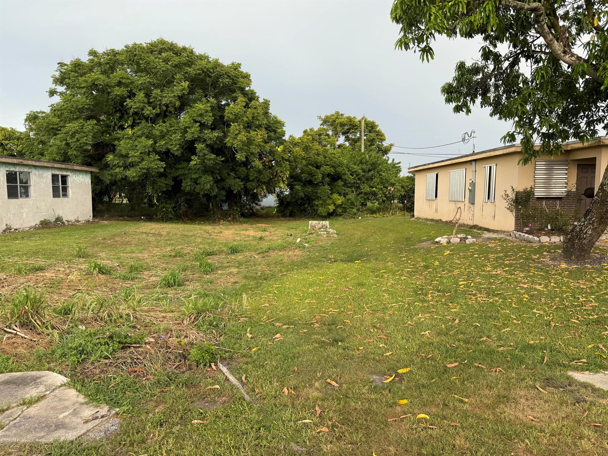 220 Nw 12th Avenue Property Photo 1