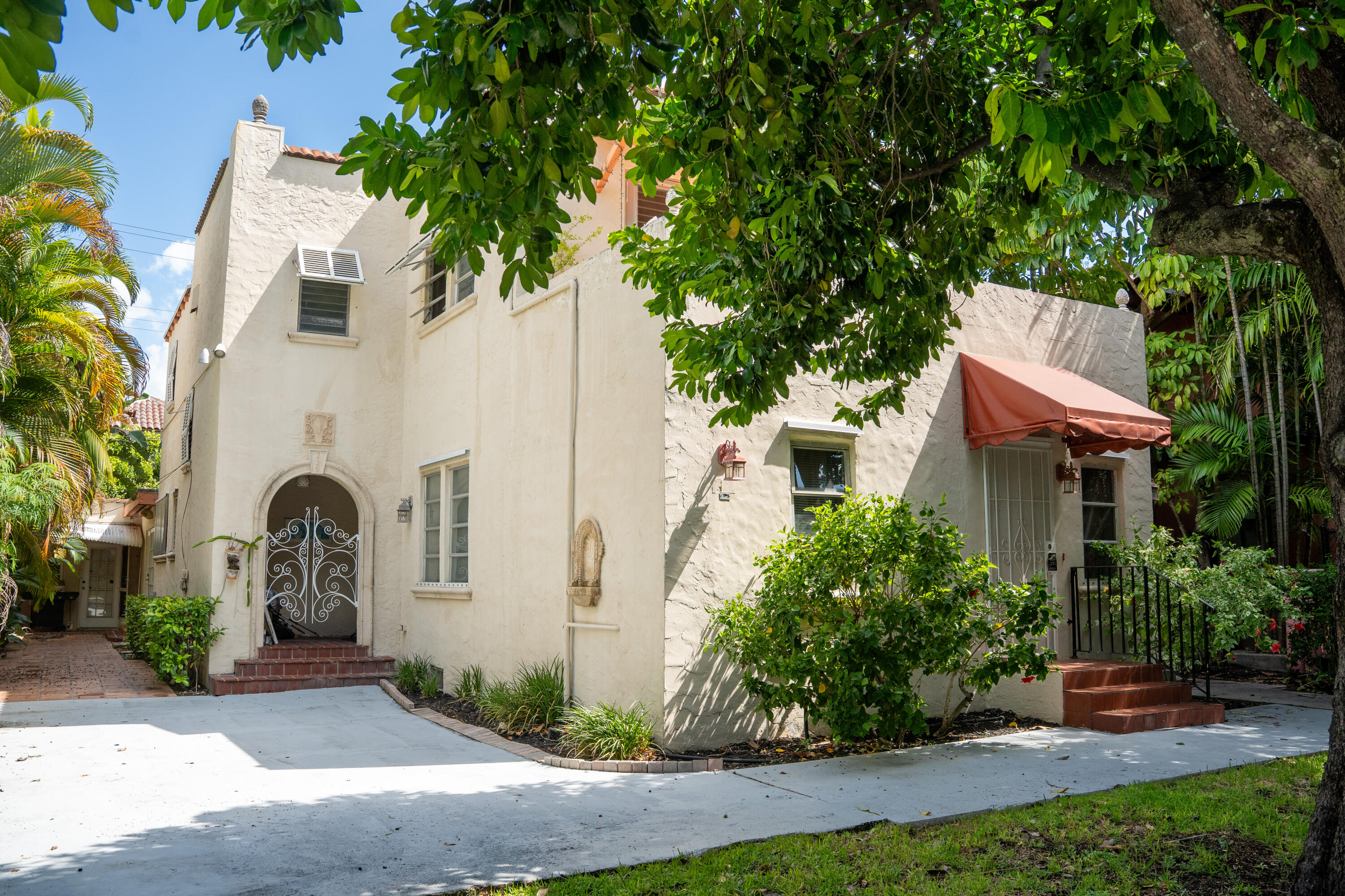 219 Seminole Avenue Property Photo 1