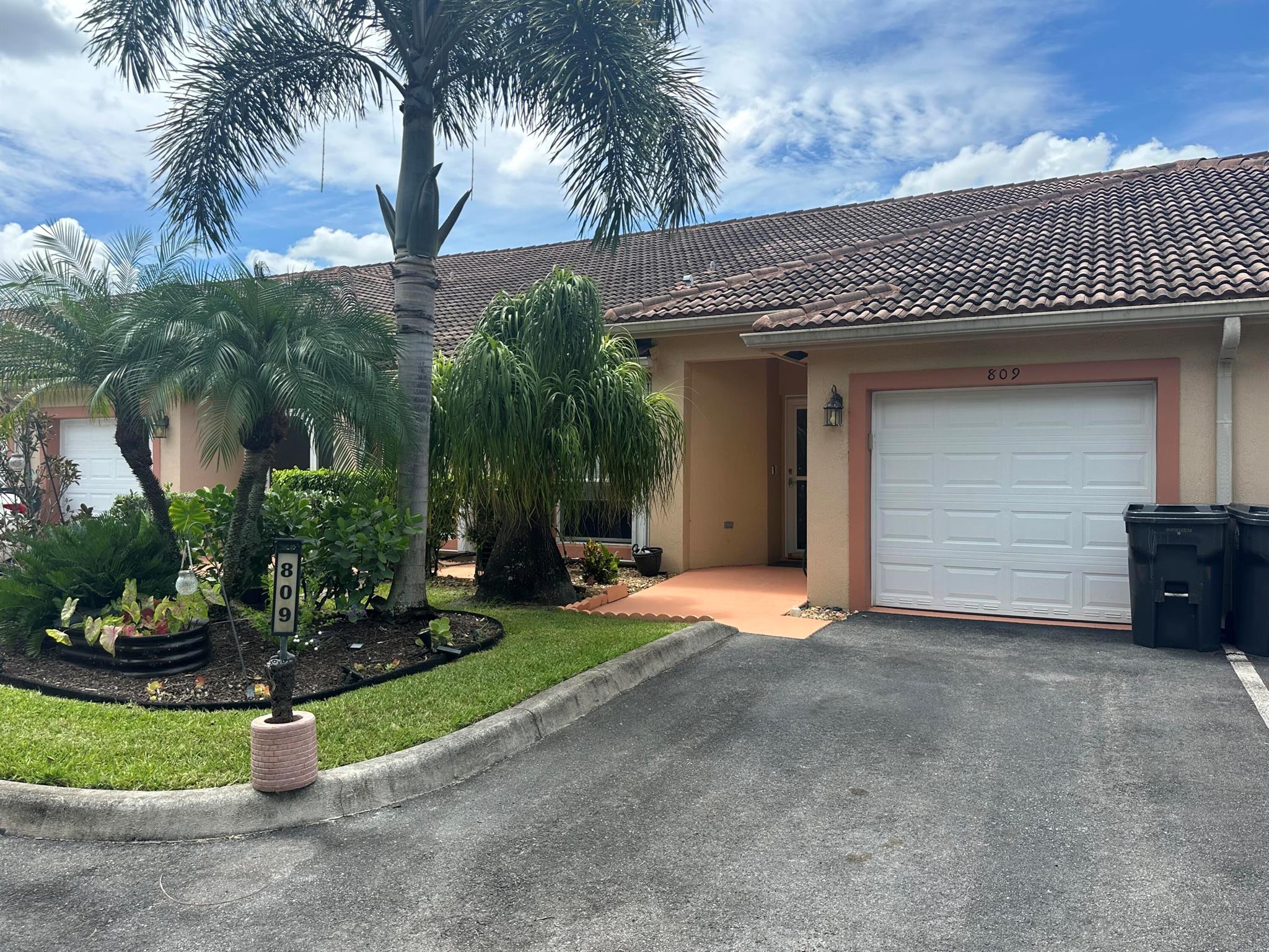 4720 Lucerne Lakes Boulevard 809 Property Photo 1