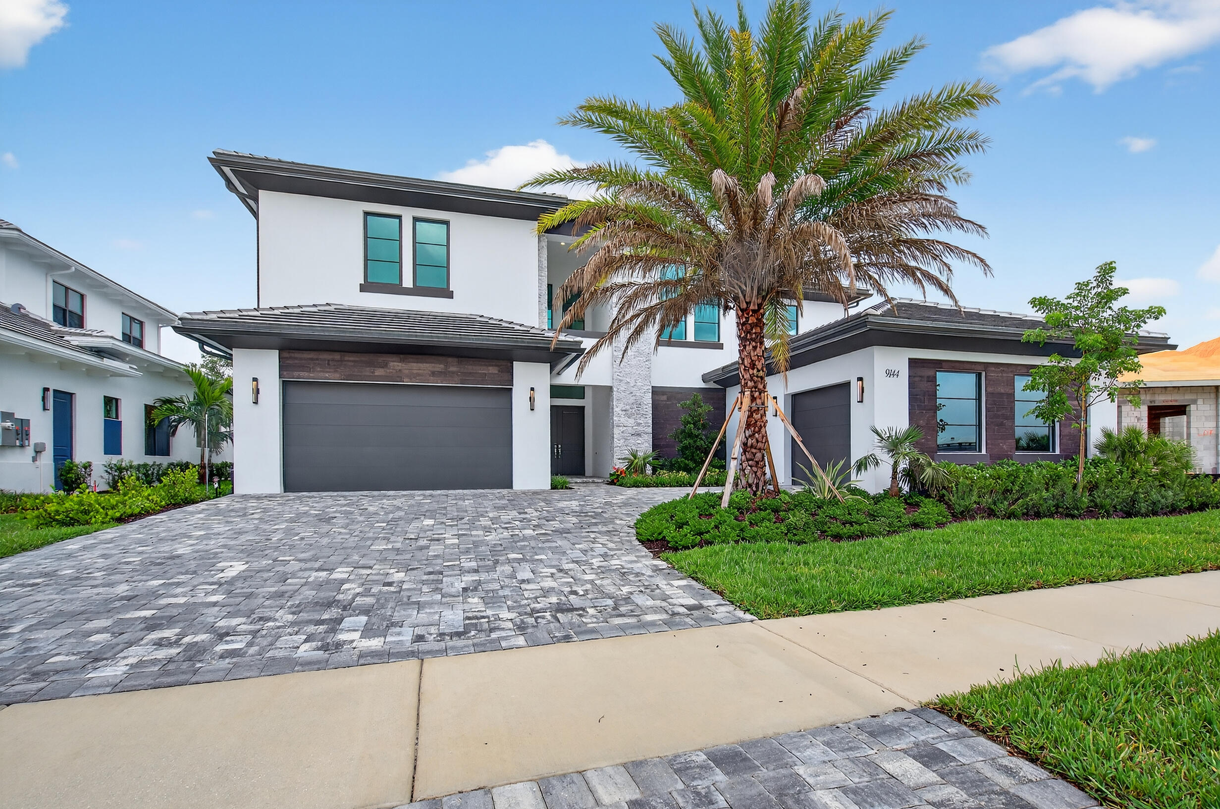 9144 Coral Isles Circle Property Photo 1