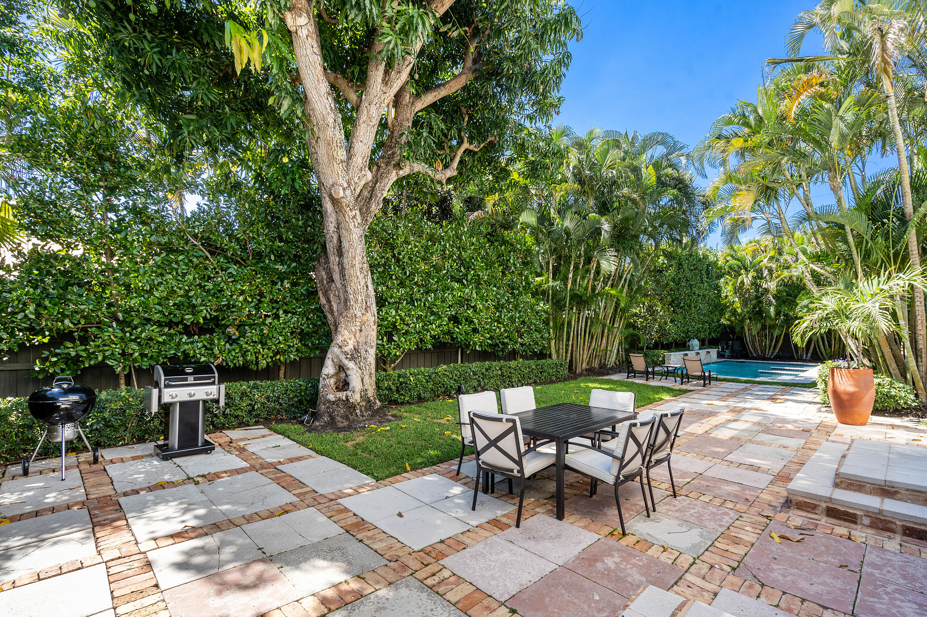 R11117514 Property Photo 3