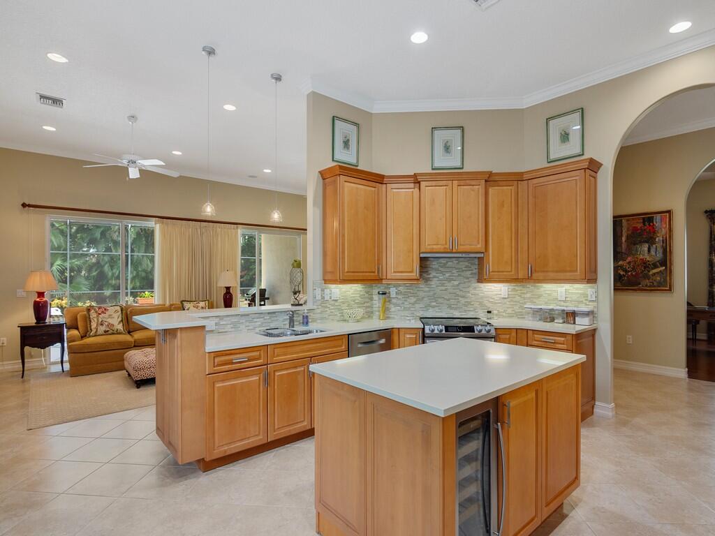 1225 Riverwind Circle Property Photo 7
