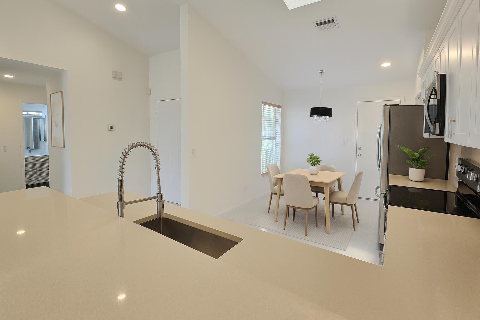 5622 Royal Lake Circle Property Photo 1