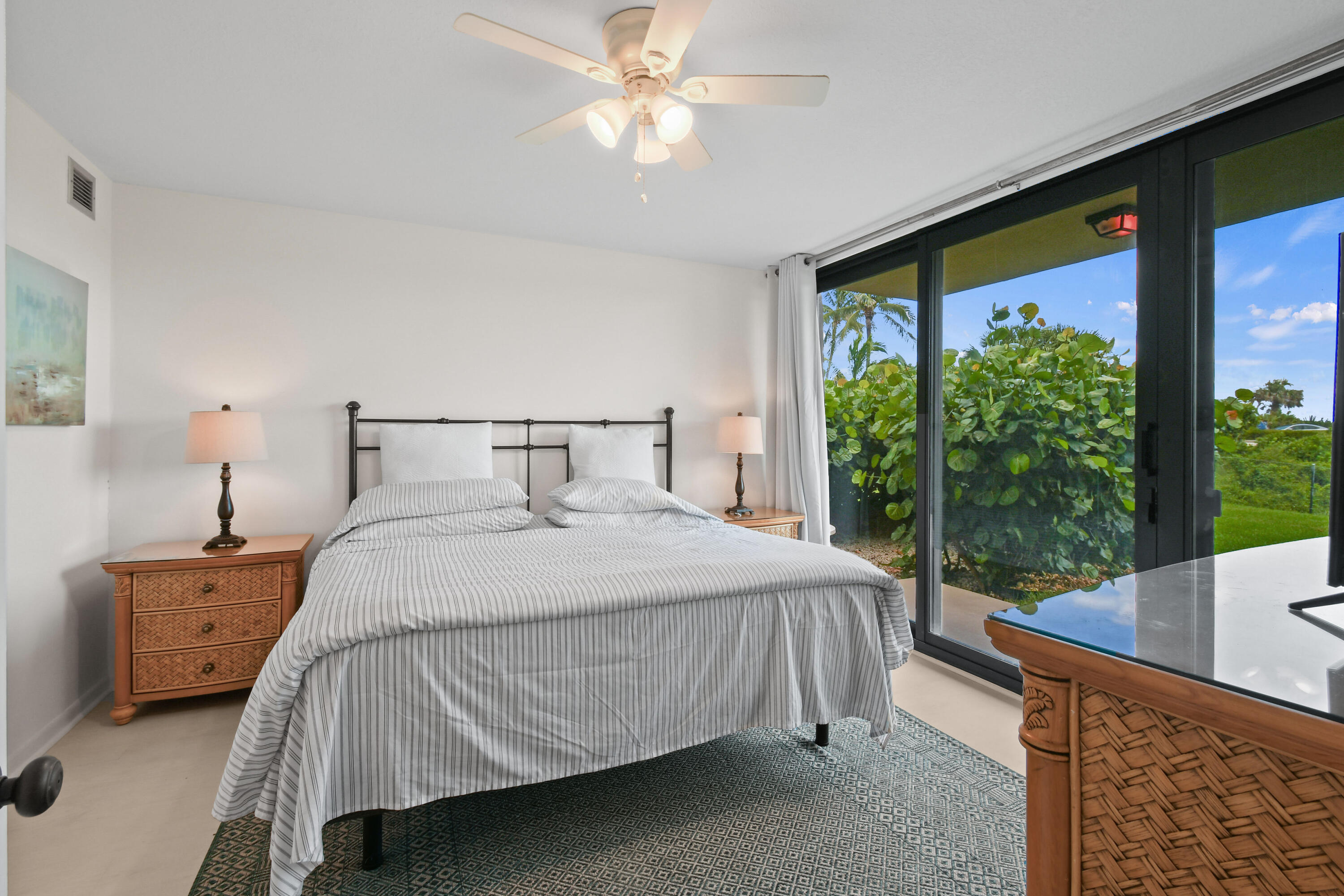 R11122067 Property Photo 12