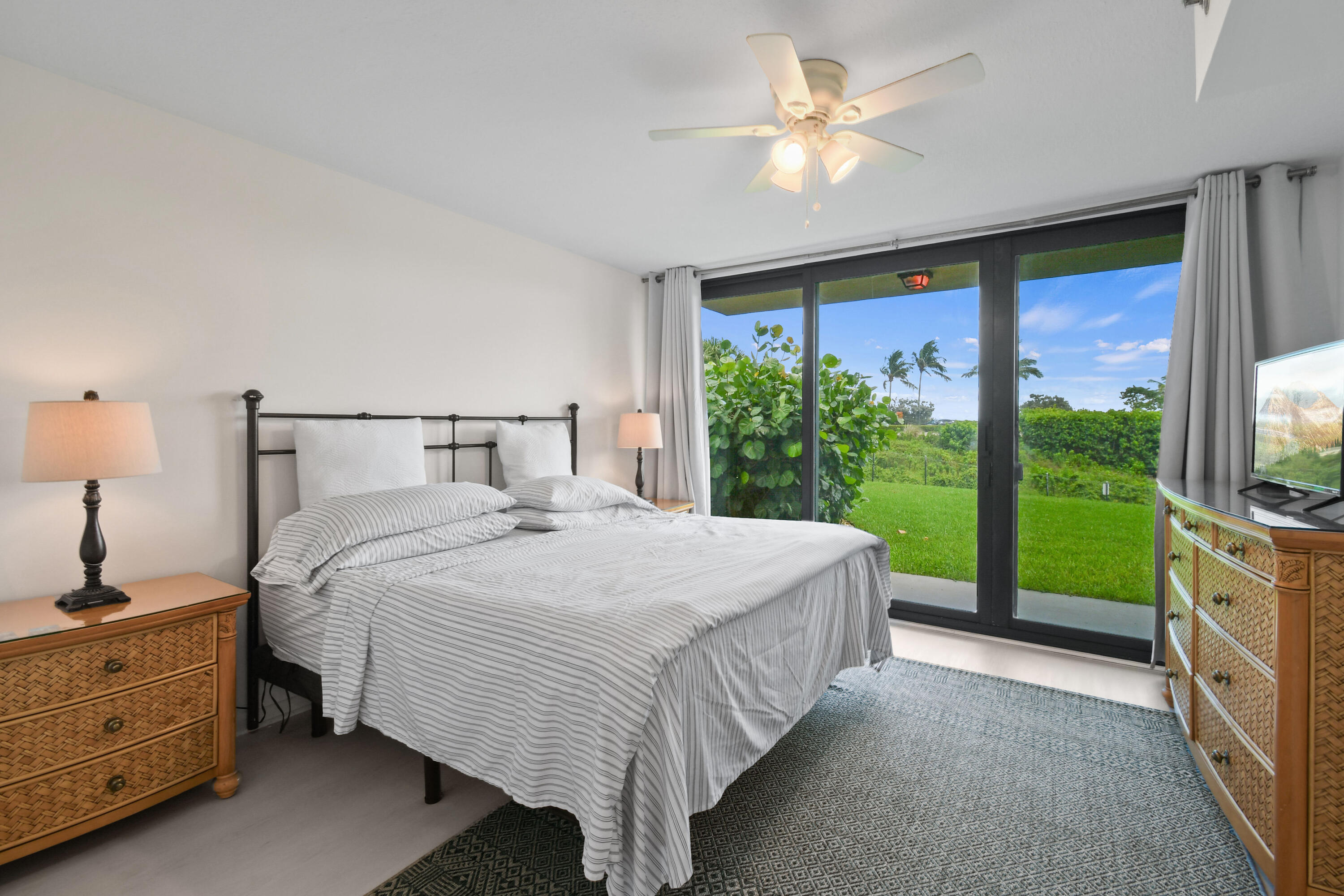 R11122067 Property Photo 13