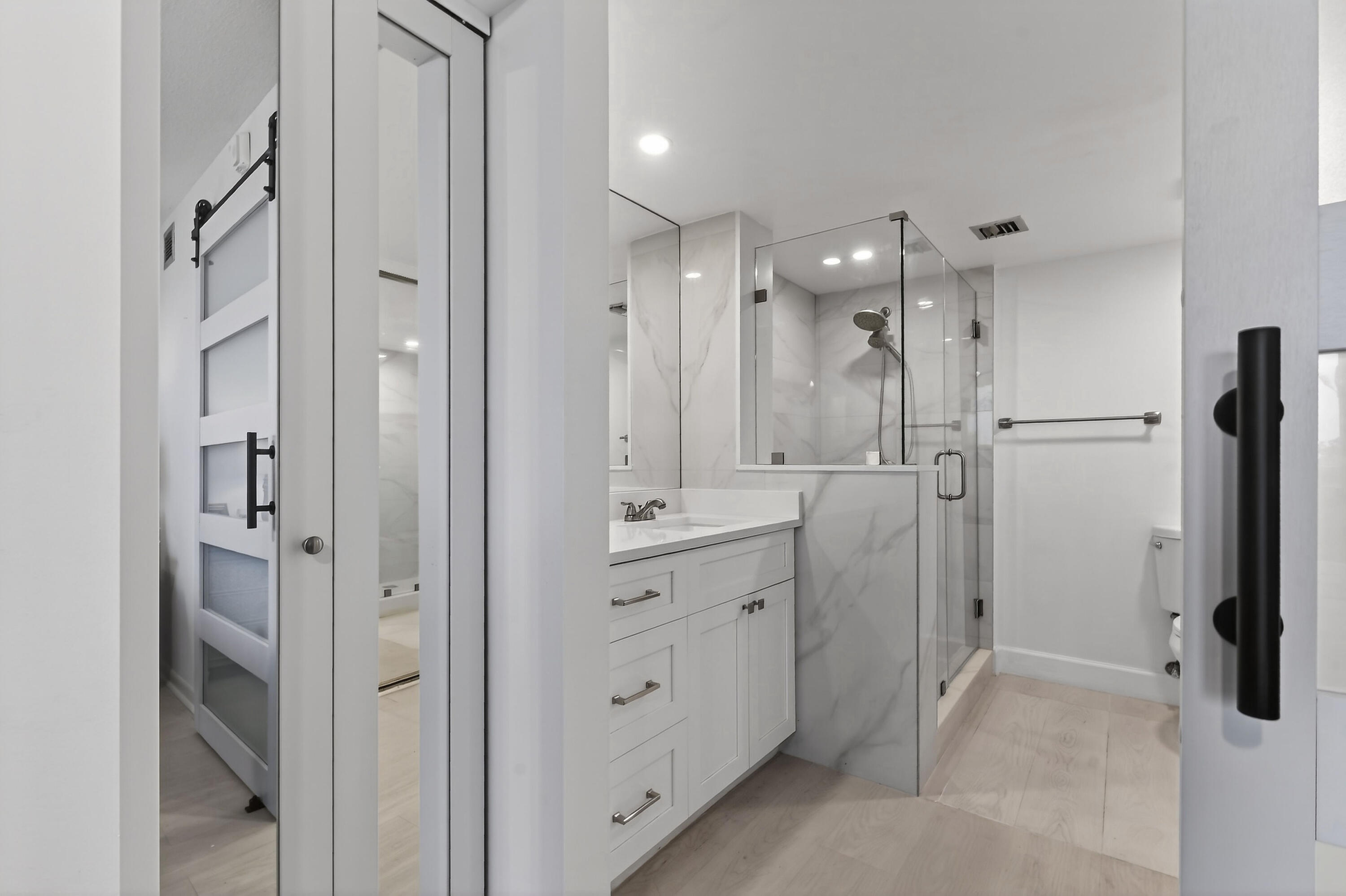 R11122067 Property Photo 15