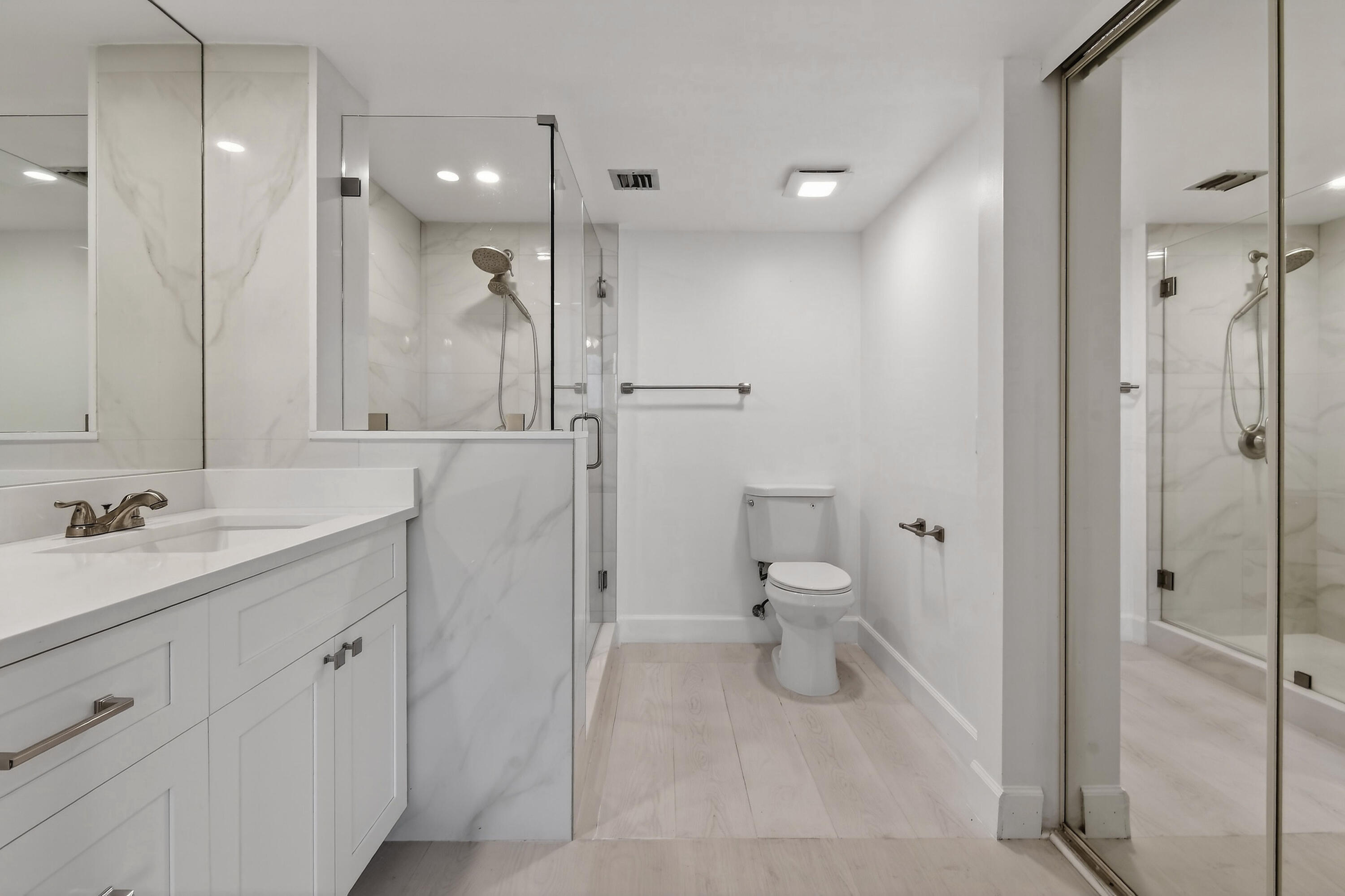 R11122067 Property Photo 16