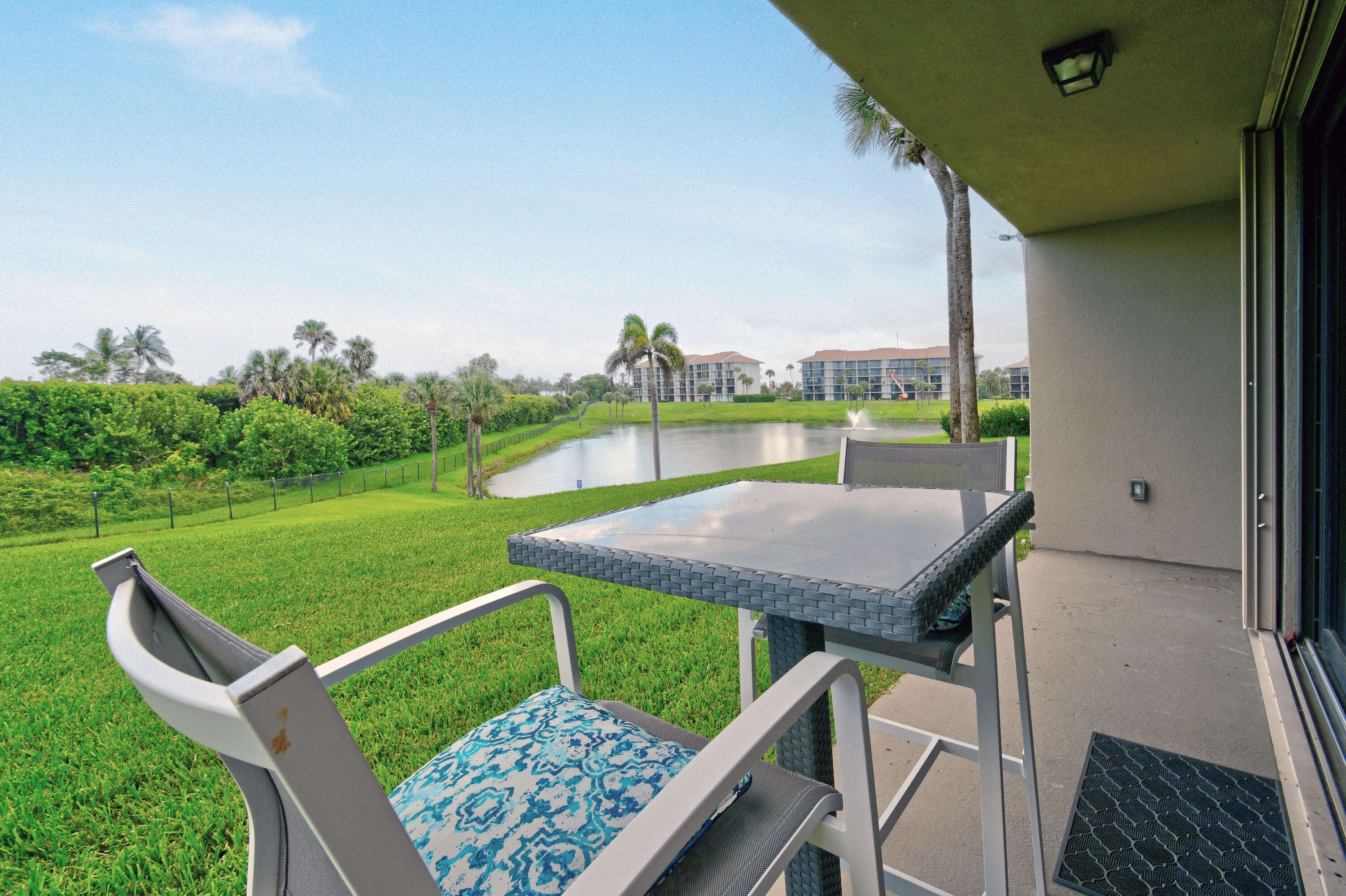 R11122067 Property Photo 23