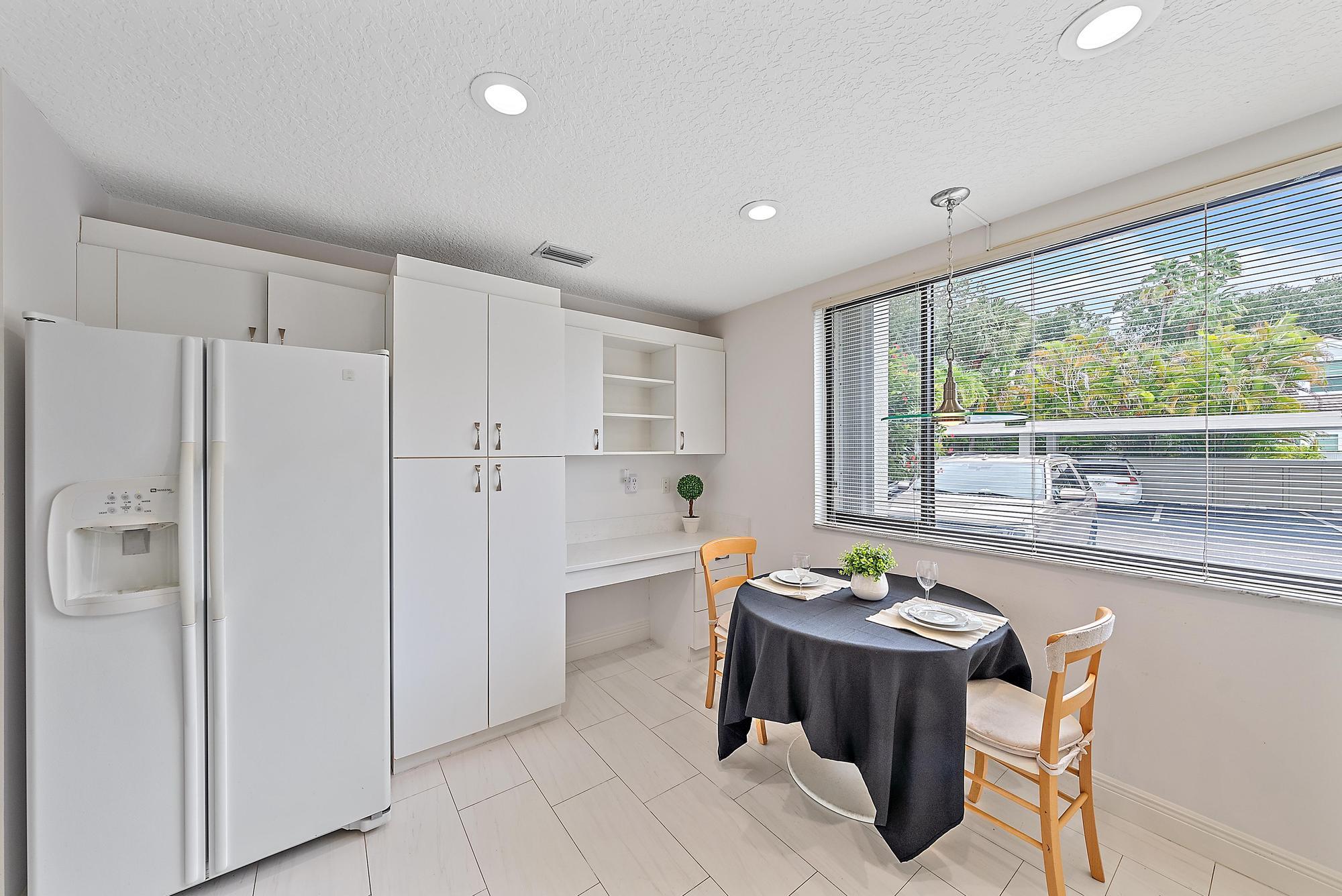 811 Oak Harbour Drive Property Photo 6