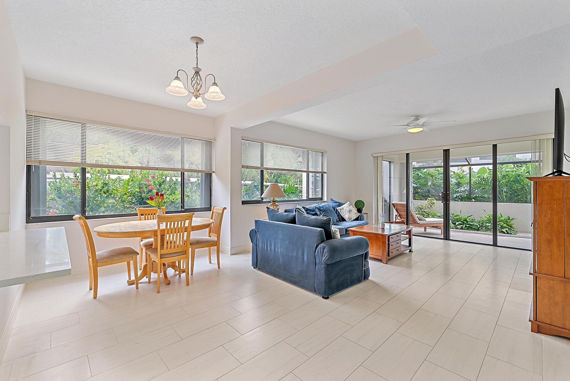 811 Oak Harbour Drive Property Photo 7
