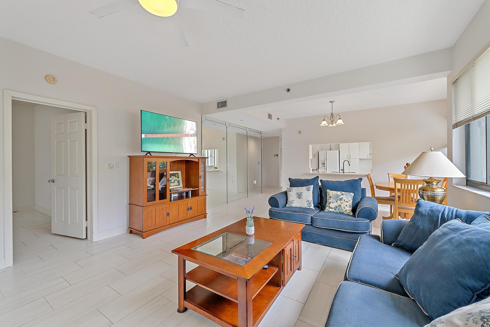 811 Oak Harbour Drive Property Photo 8