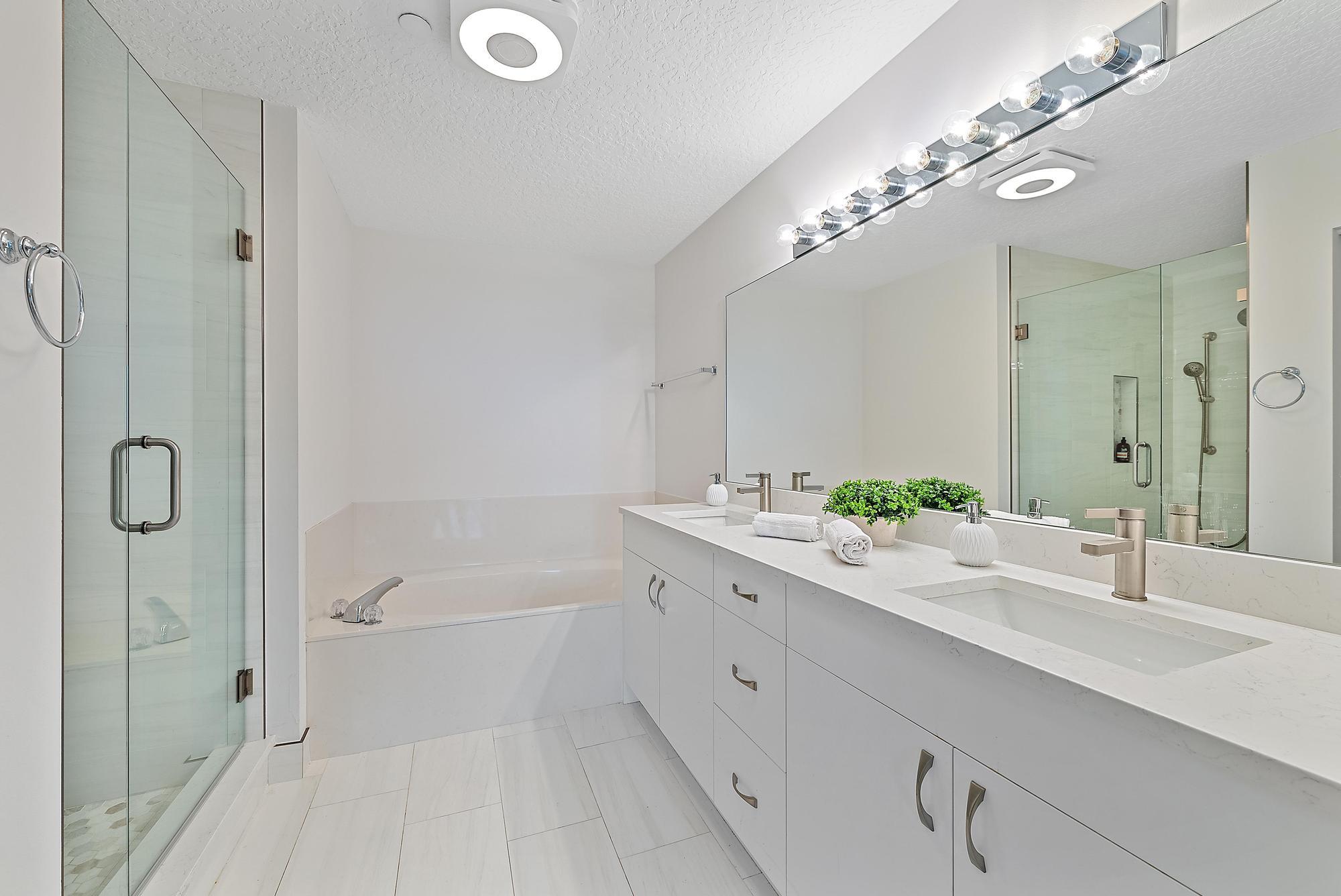 811 Oak Harbour Drive Property Photo 14