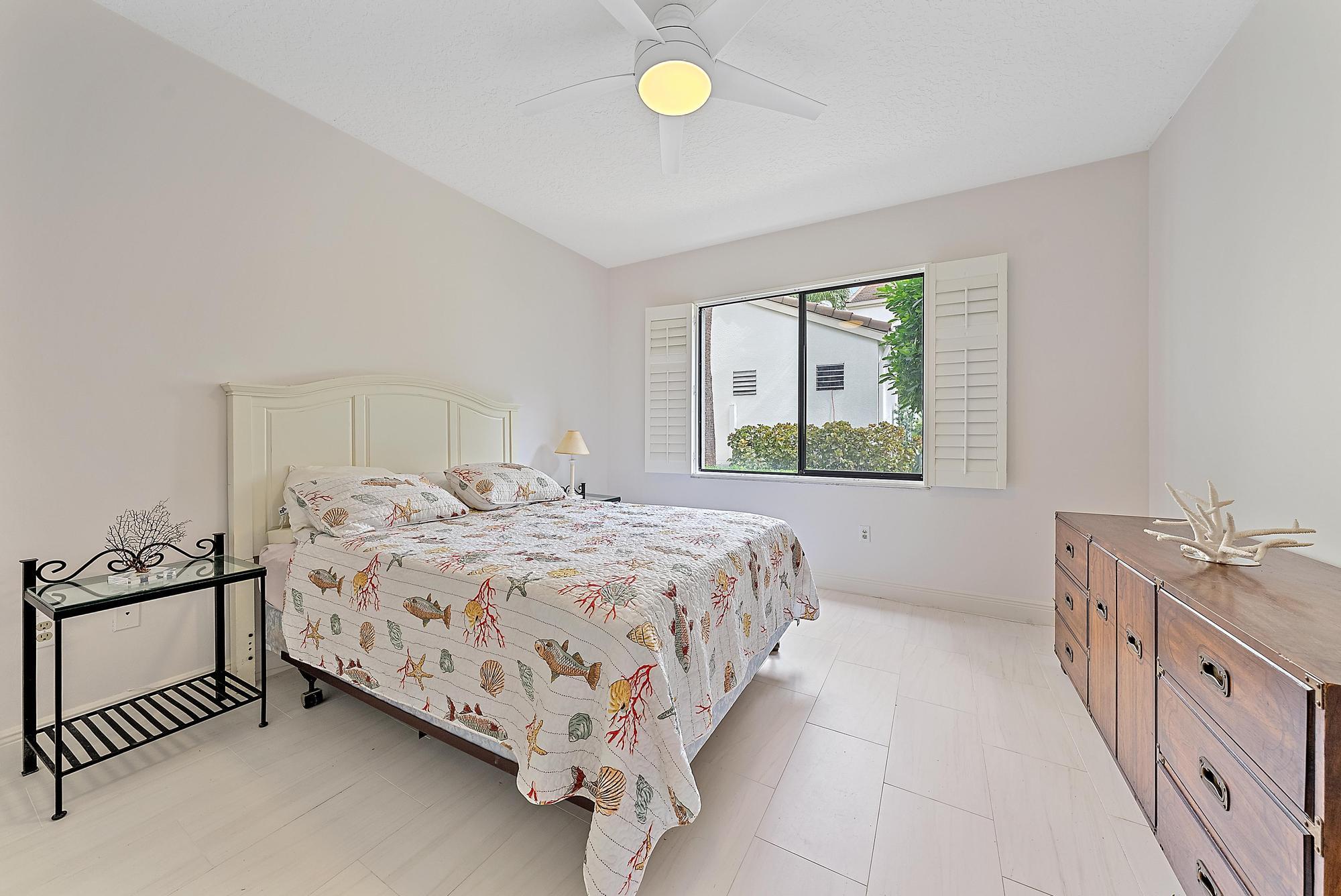 811 Oak Harbour Drive Property Photo 16