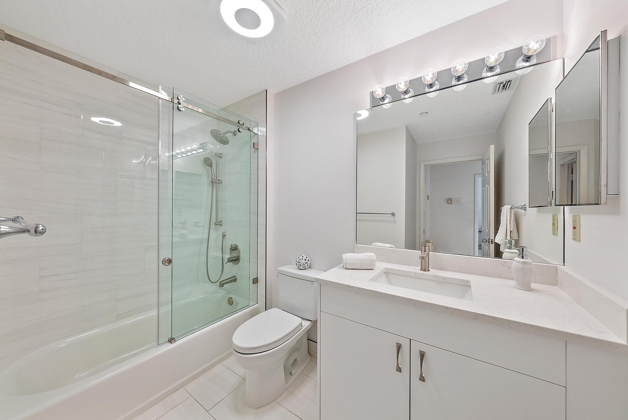 811 Oak Harbour Drive Property Photo 17