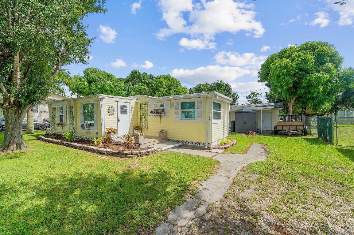 2886 Se La Palma Terrace Property Photo 5