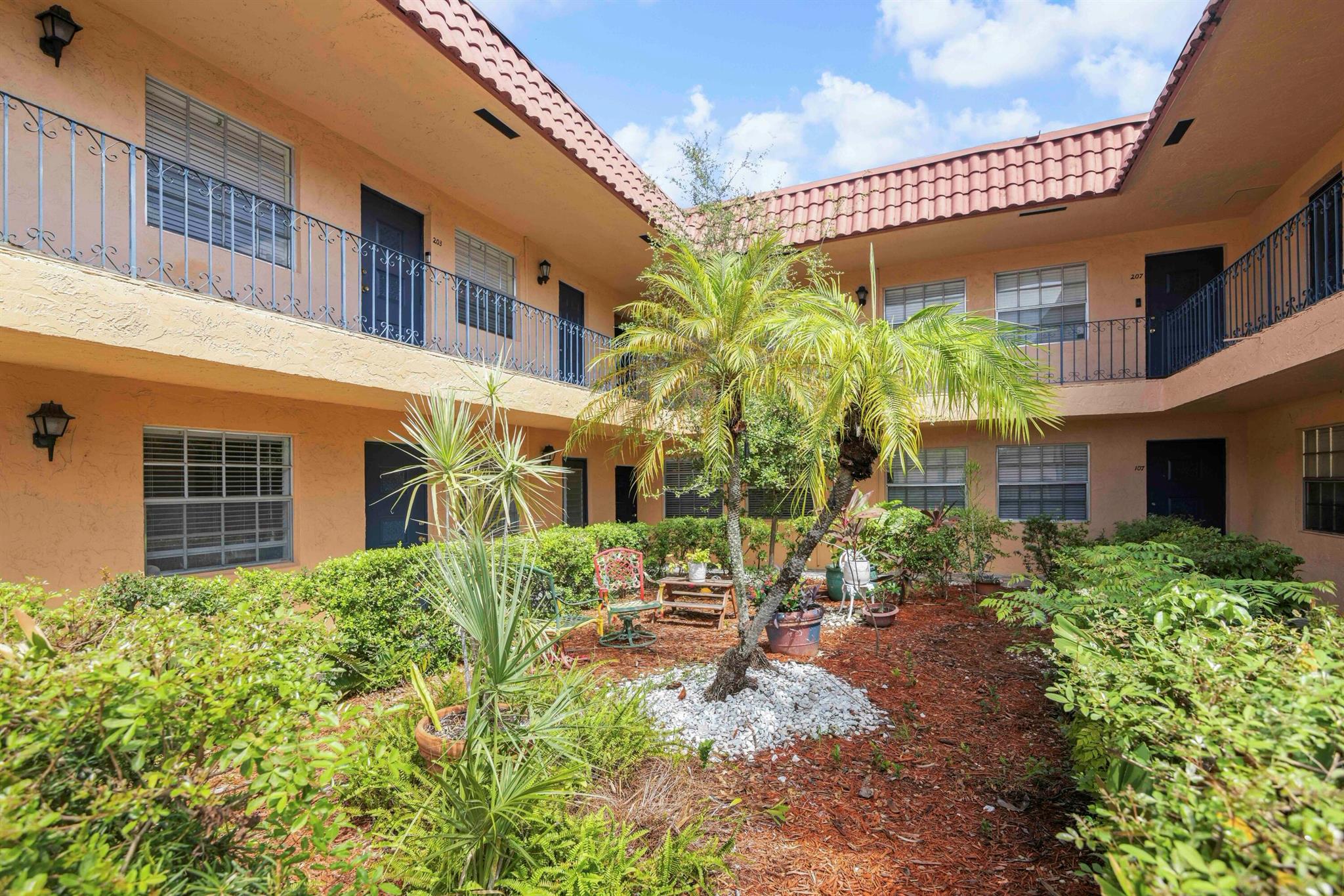 1545 Miami Road Property Photo 3