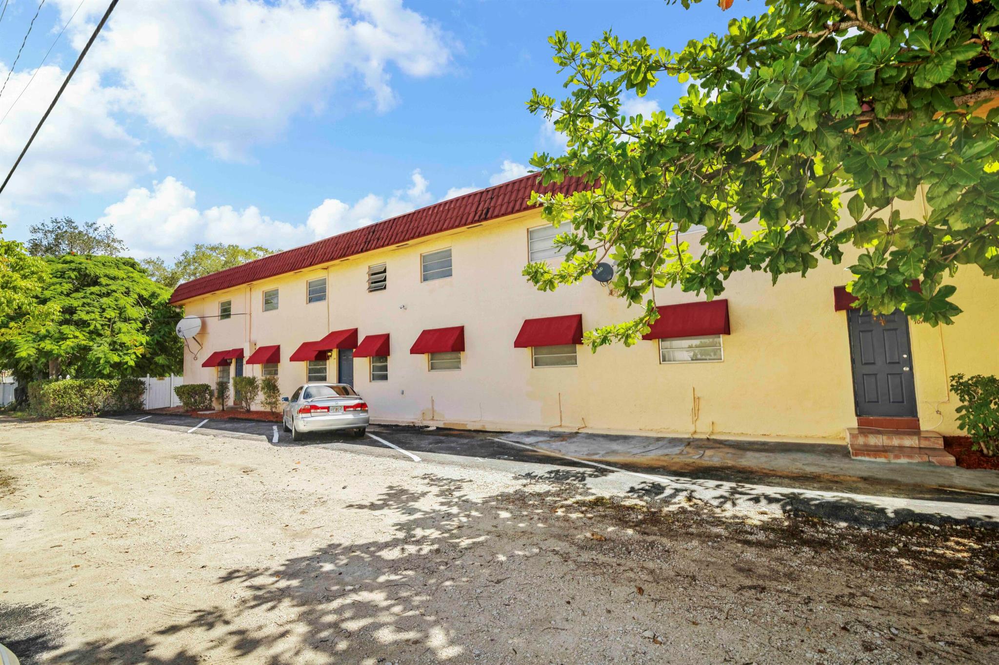 1545 Miami Road Property Photo 6