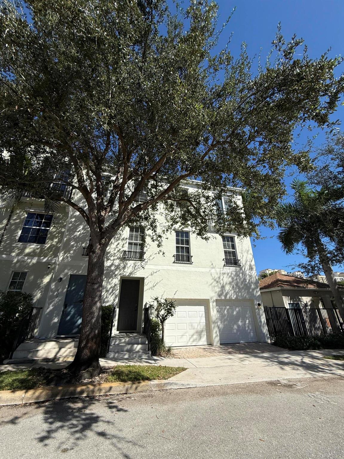 R11126753 Property Photo 1