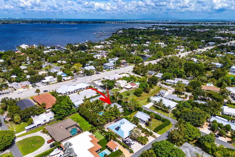 418 Se Alamanda Way Property Photo 1