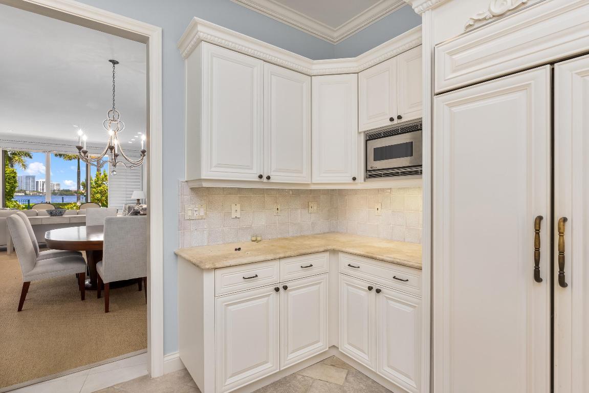 307 Everglade Avenue Property Photo 14