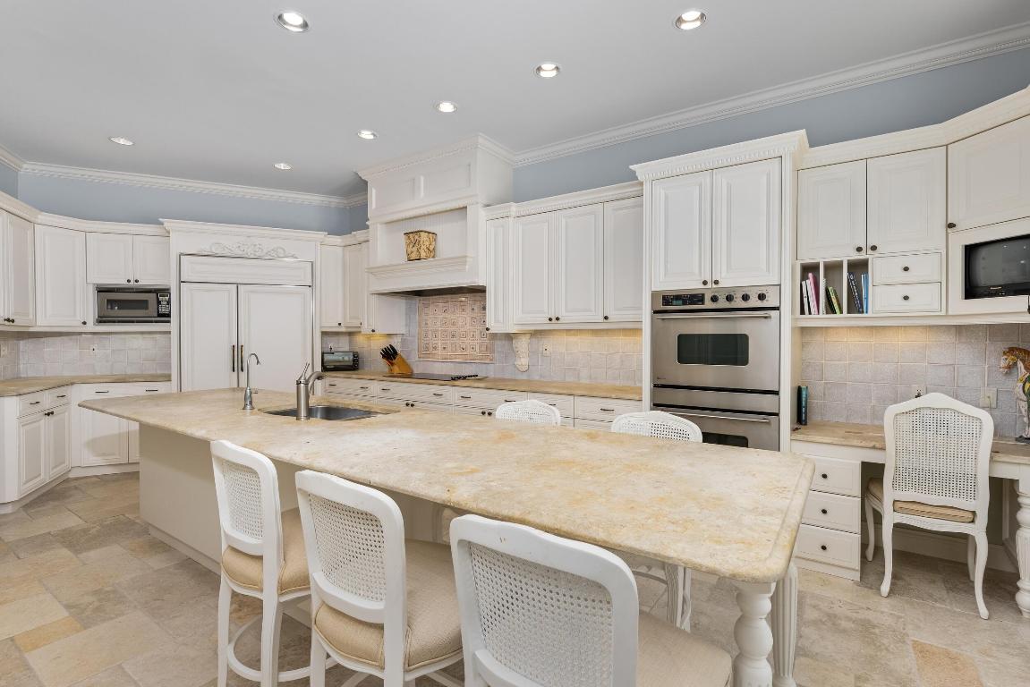 307 Everglade Avenue Property Photo 16