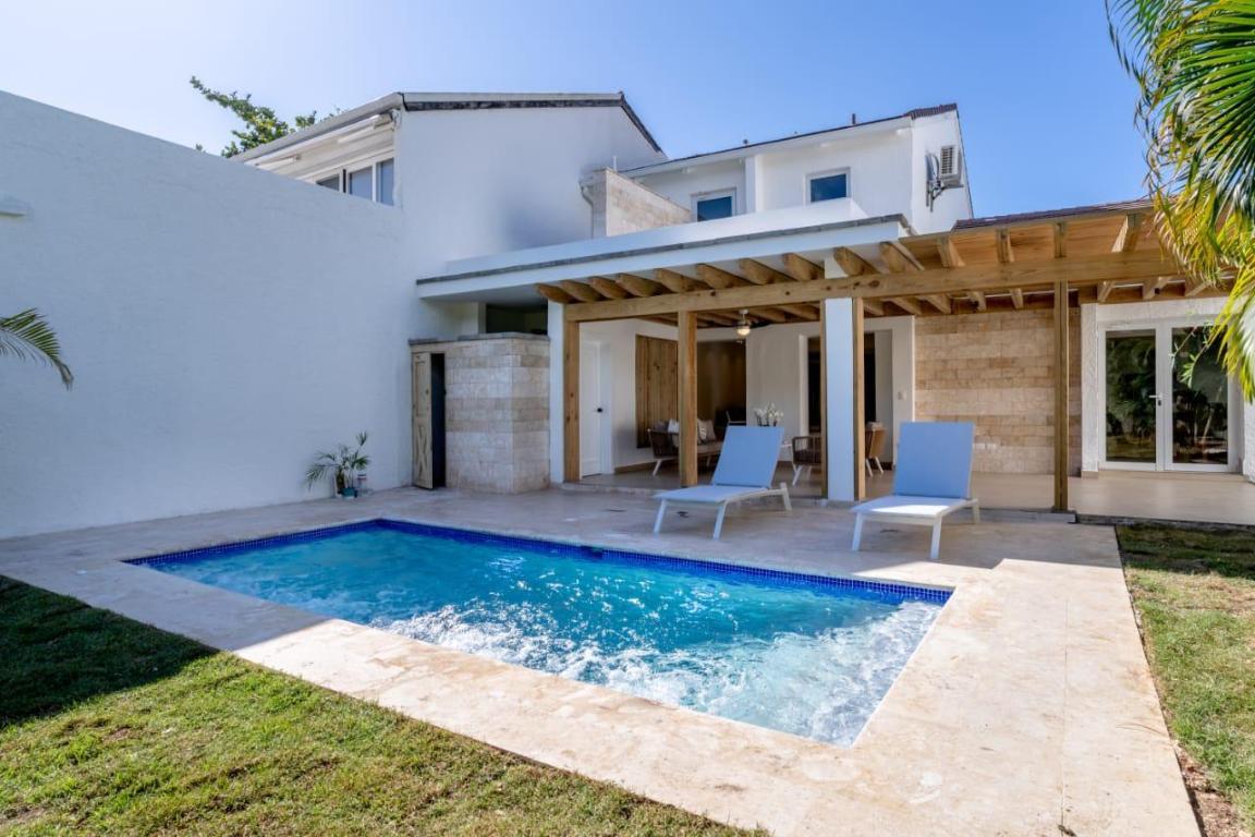 37 00 Property Photo 1