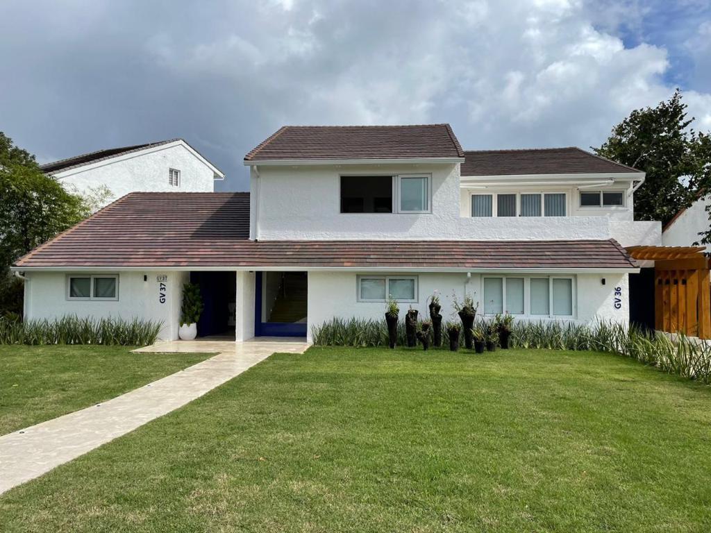 37 00 Property Photo 2
