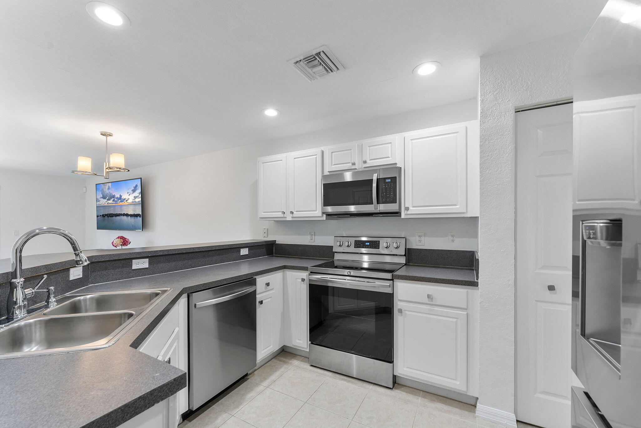 16129 Sierra Palms Drive Property Photo 8
