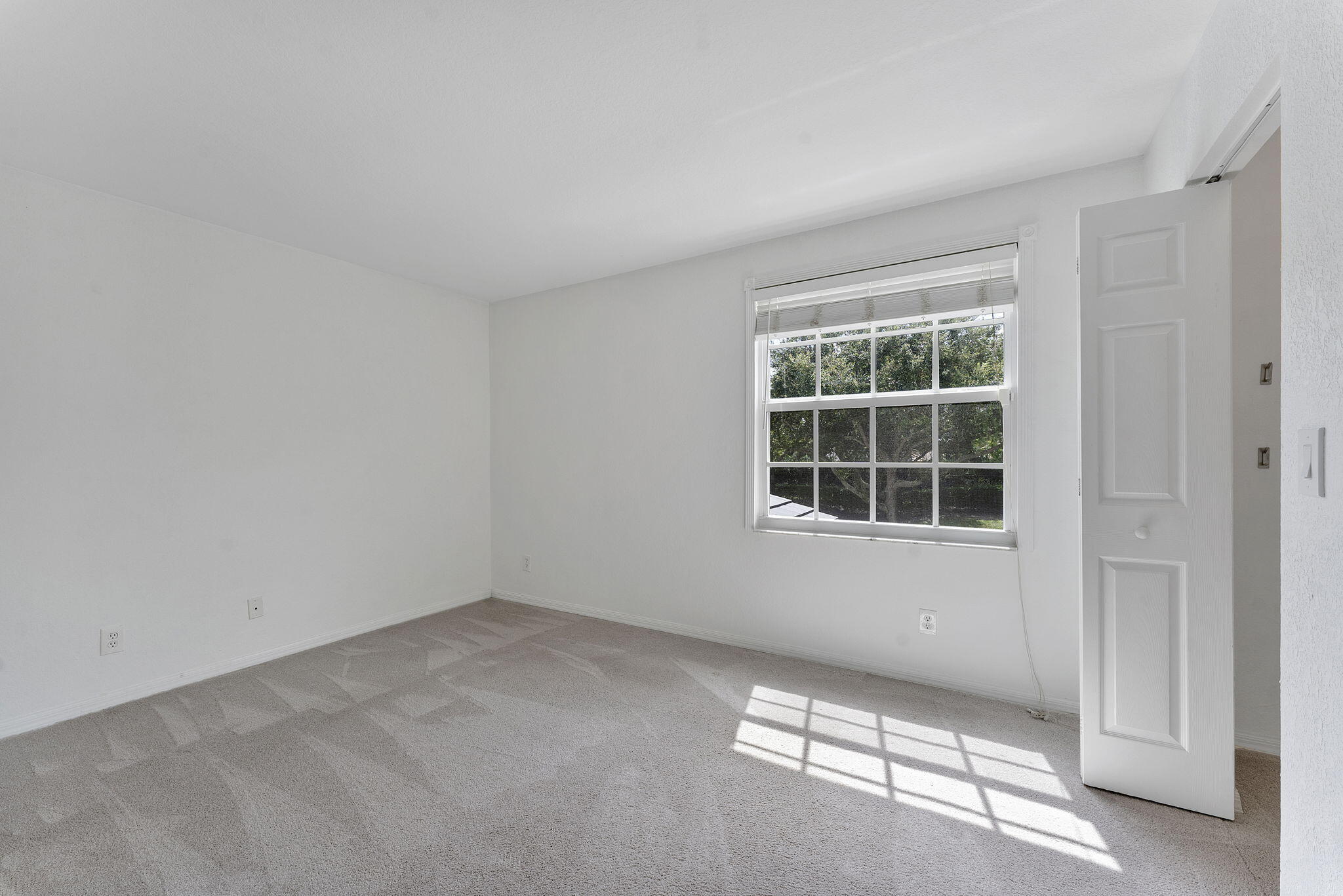 16129 Sierra Palms Drive Property Photo 16