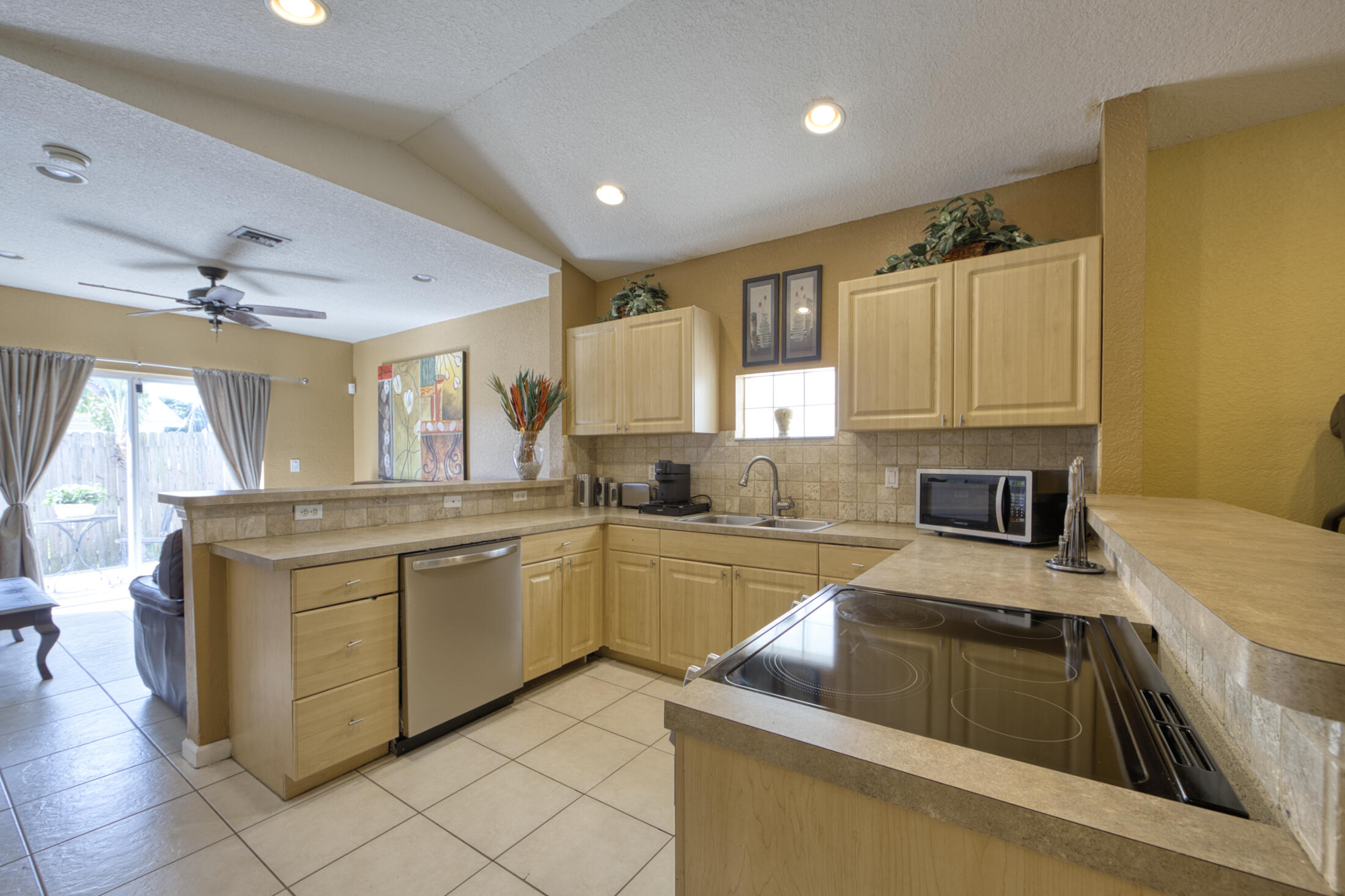 416 Circle Drive S Property Photo 6
