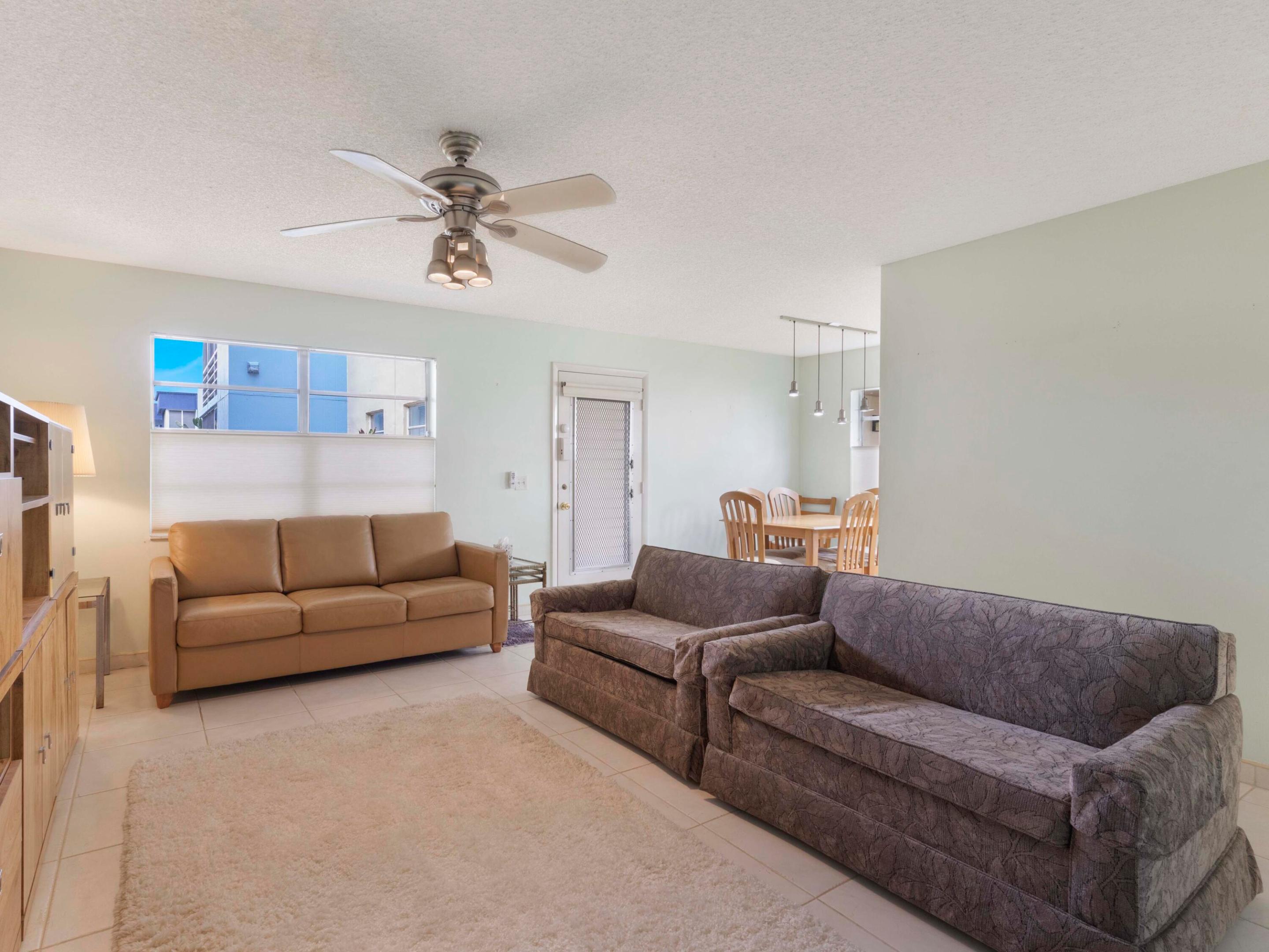 405 Burgundy I Property Photo 9