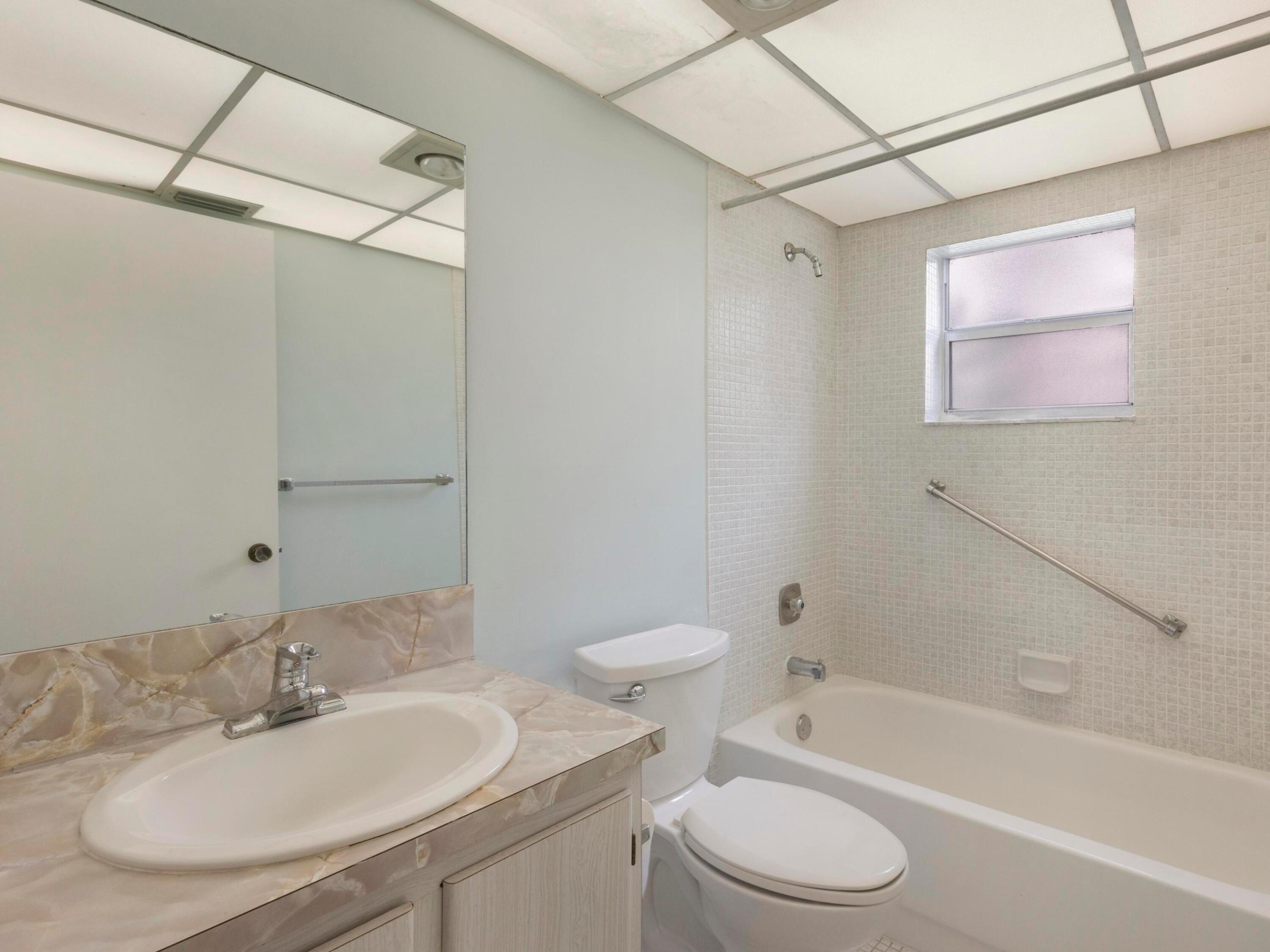 405 Burgundy I Property Photo 11