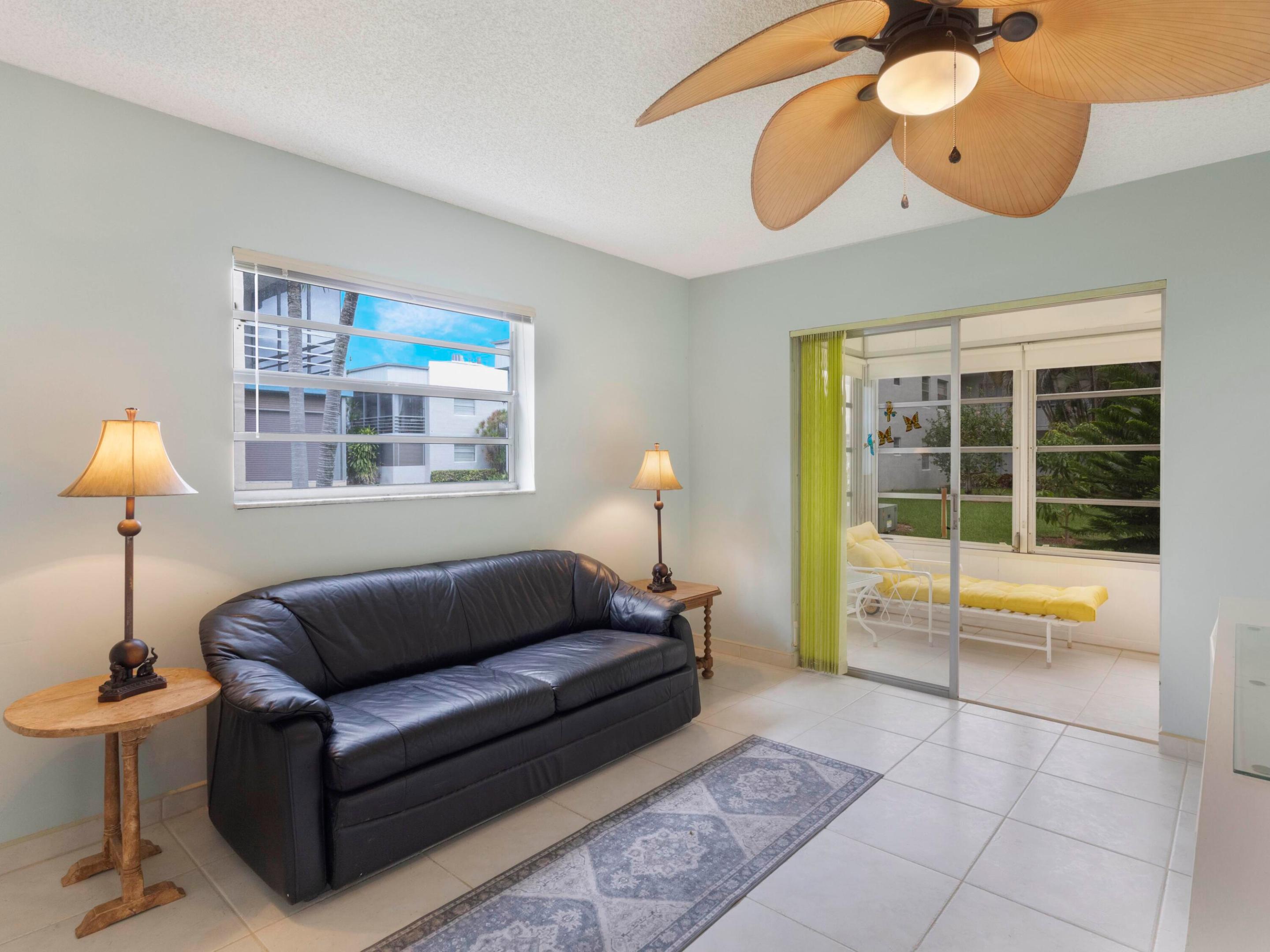 405 Burgundy I Property Photo 12