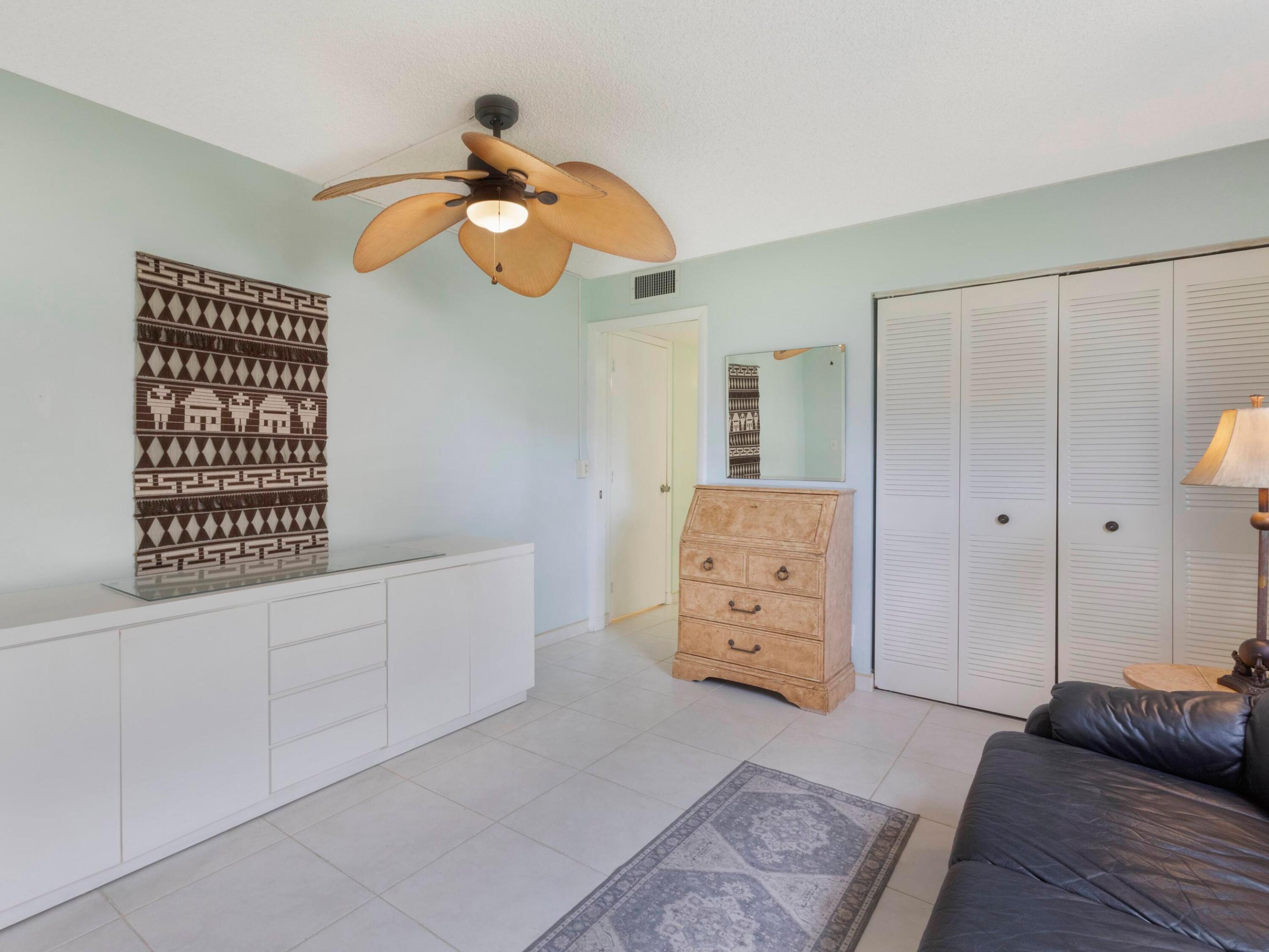 405 Burgundy I Property Photo 13